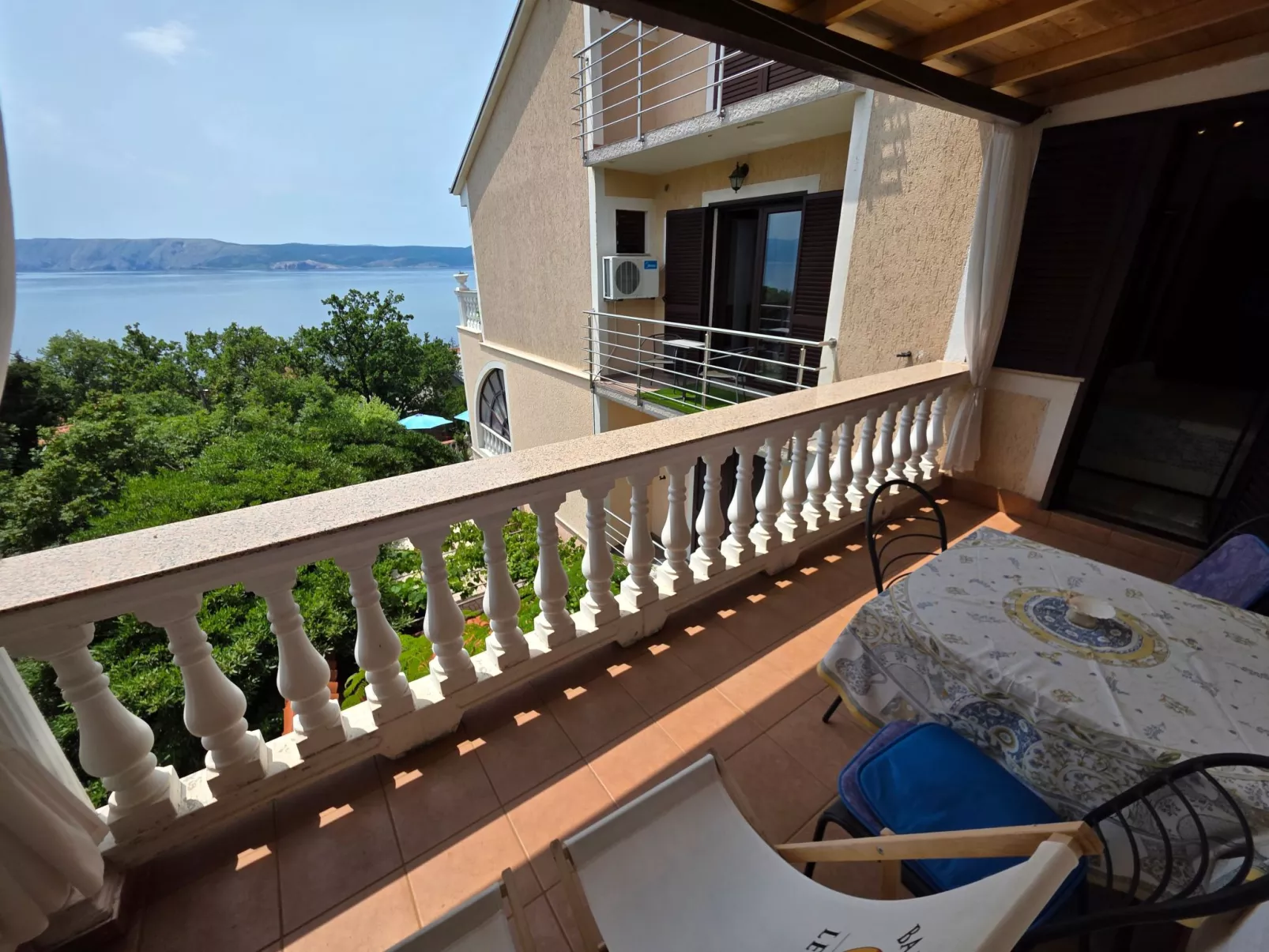 Appartement mit Balkon und Meerblick-Draußen