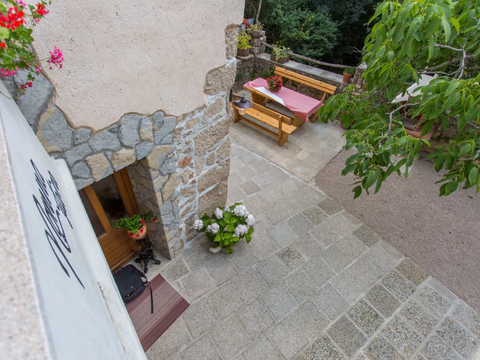 Gemütliches Steinhaus Nonna Stara-Dehors