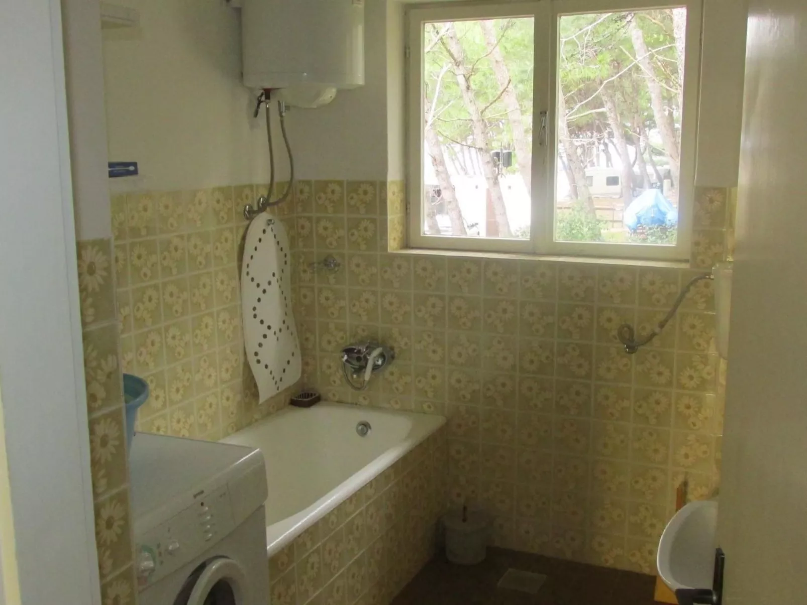 Haus in Ugljan mit Terrasse, Garten und Barbecue-Inside