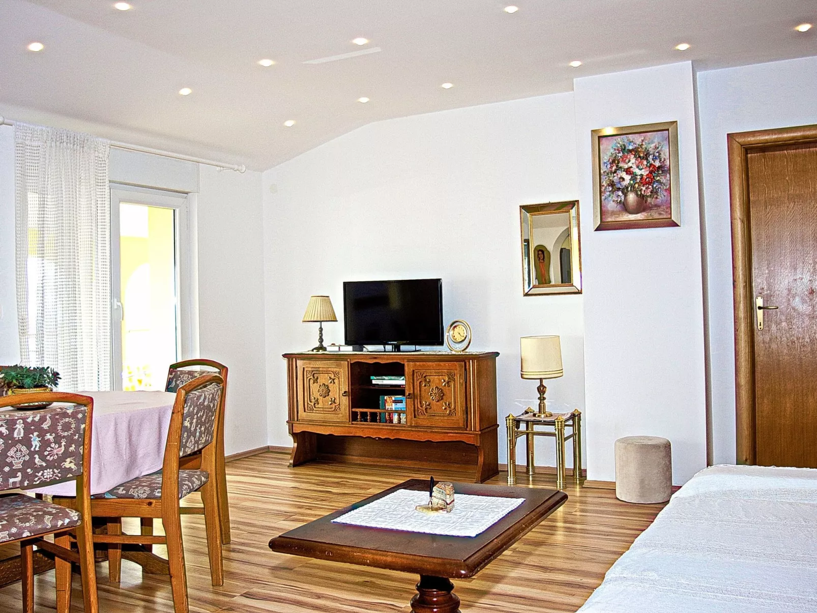 Haus La Dostana-Inside