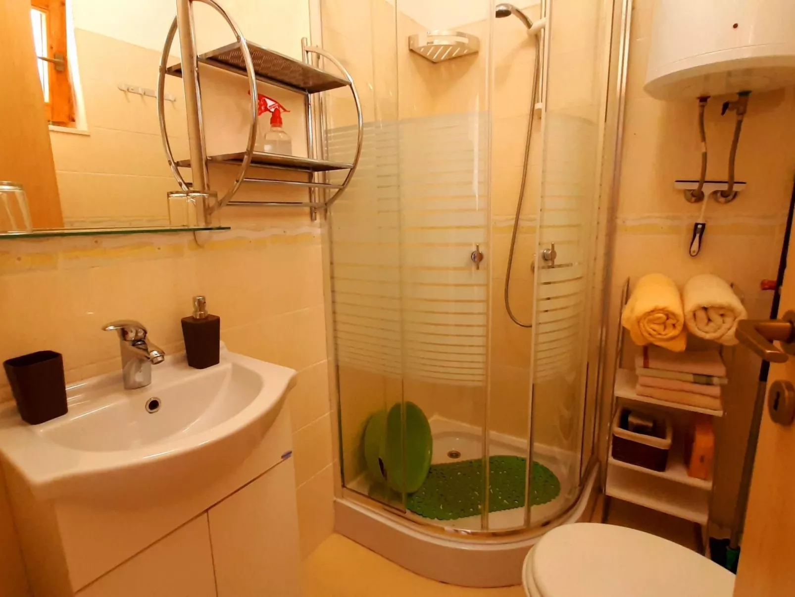 Mit Blick auf das Wasser-Inside