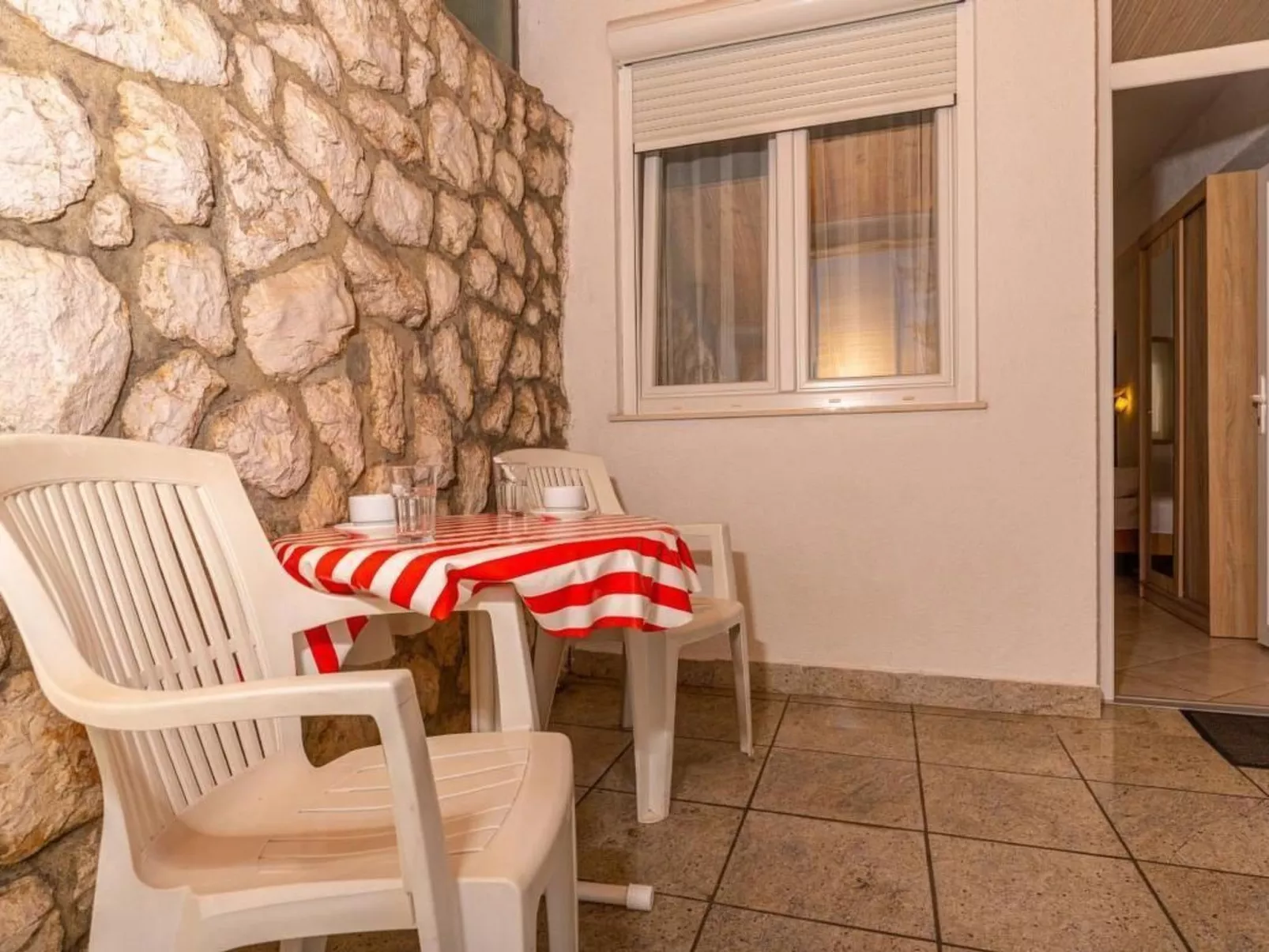 In Dramalj mit Kleiner Terrasse-Dedans