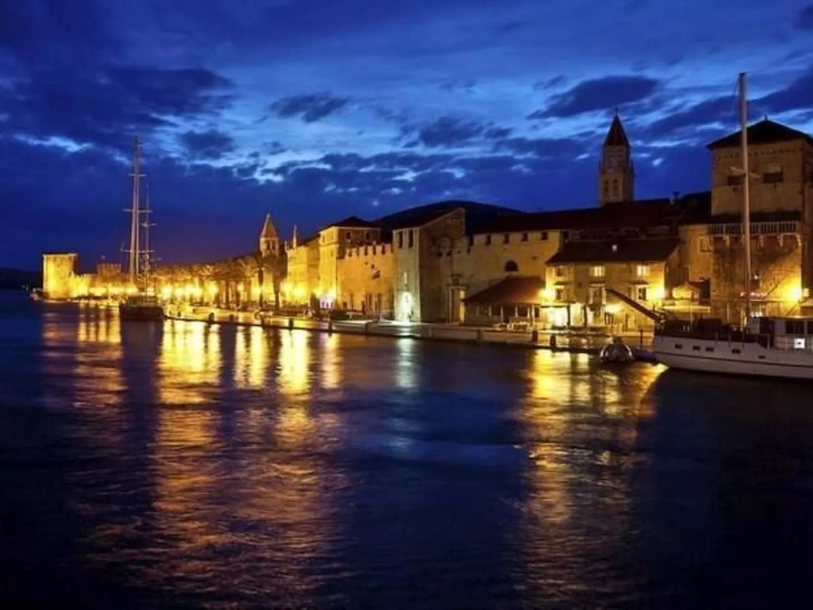 Wohnung mit Blick auf das Wasser-Outside