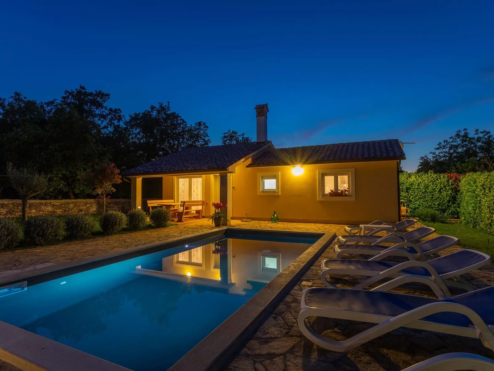 Ferienvilla Darko mit Schwimmbad-Outside