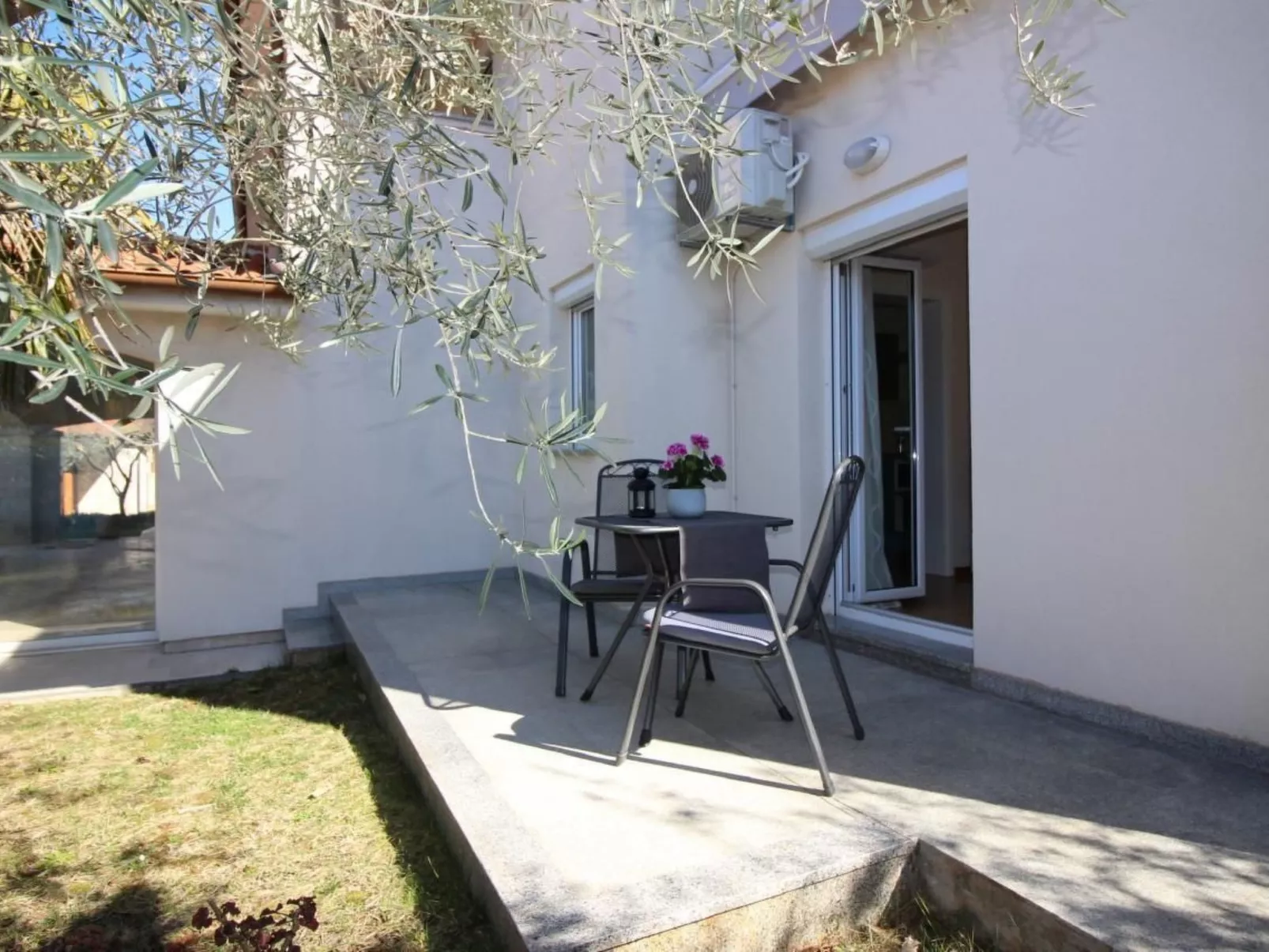 Paradiso 1 mit Pool-Dehors