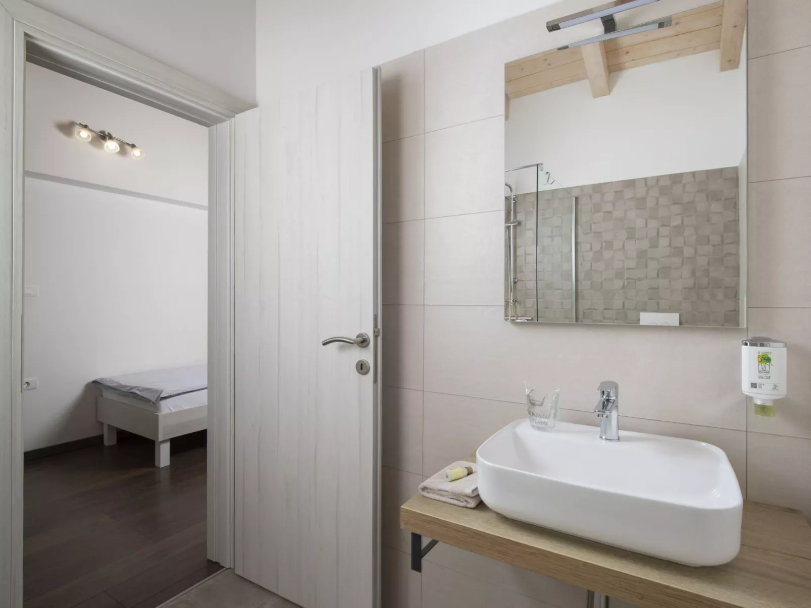 "Villa Matea" mit privatem Pool-Drinnen