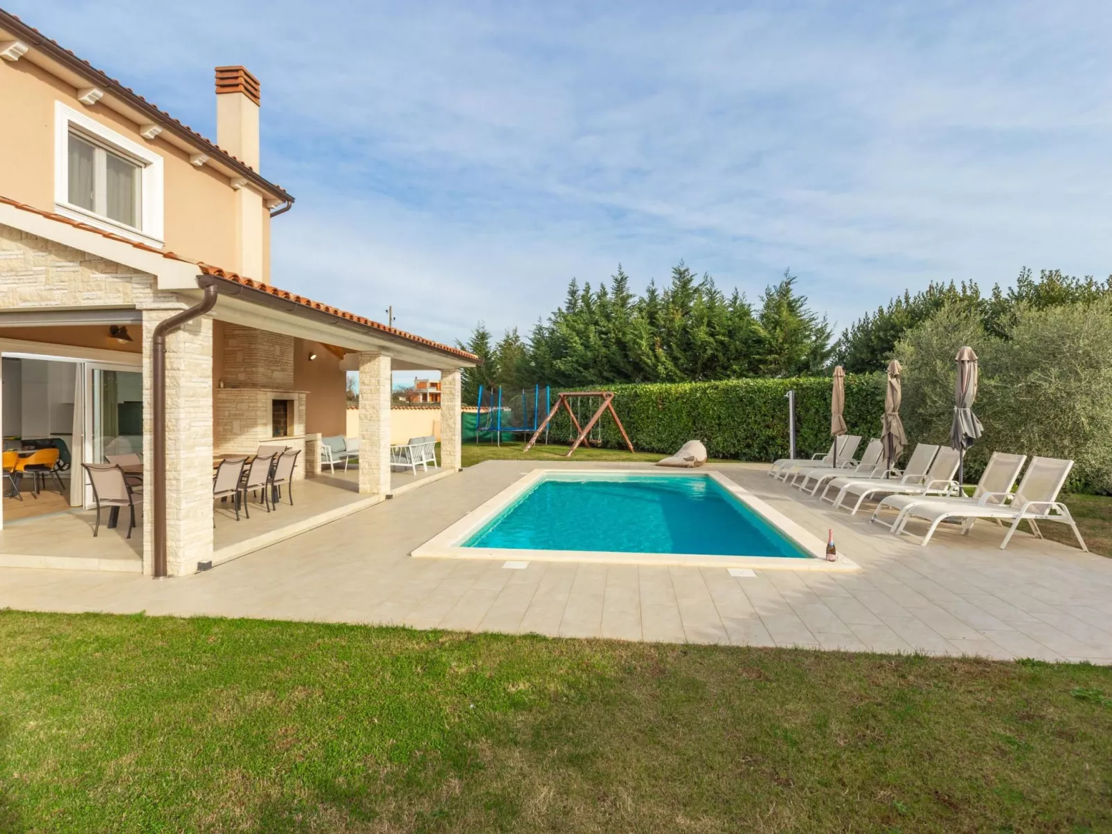 Villa Magica-Draußen