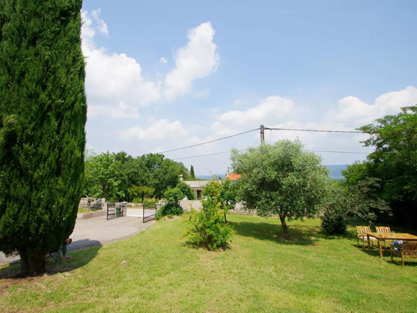 In Rakalj mit privatem Parkplatz-Draußen