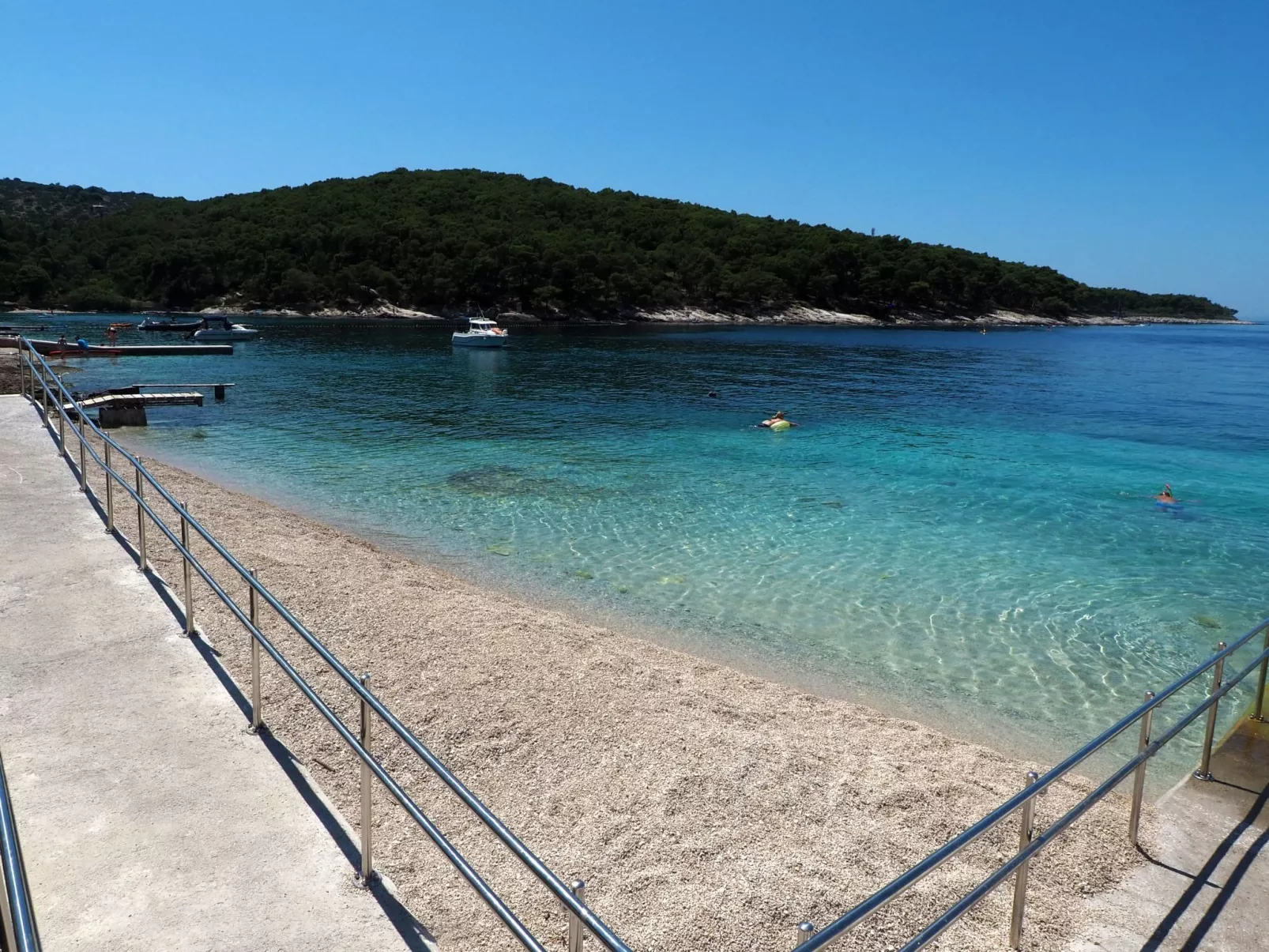 Strandnahe Ferienwohnung mit großer Terrasse-Draußen