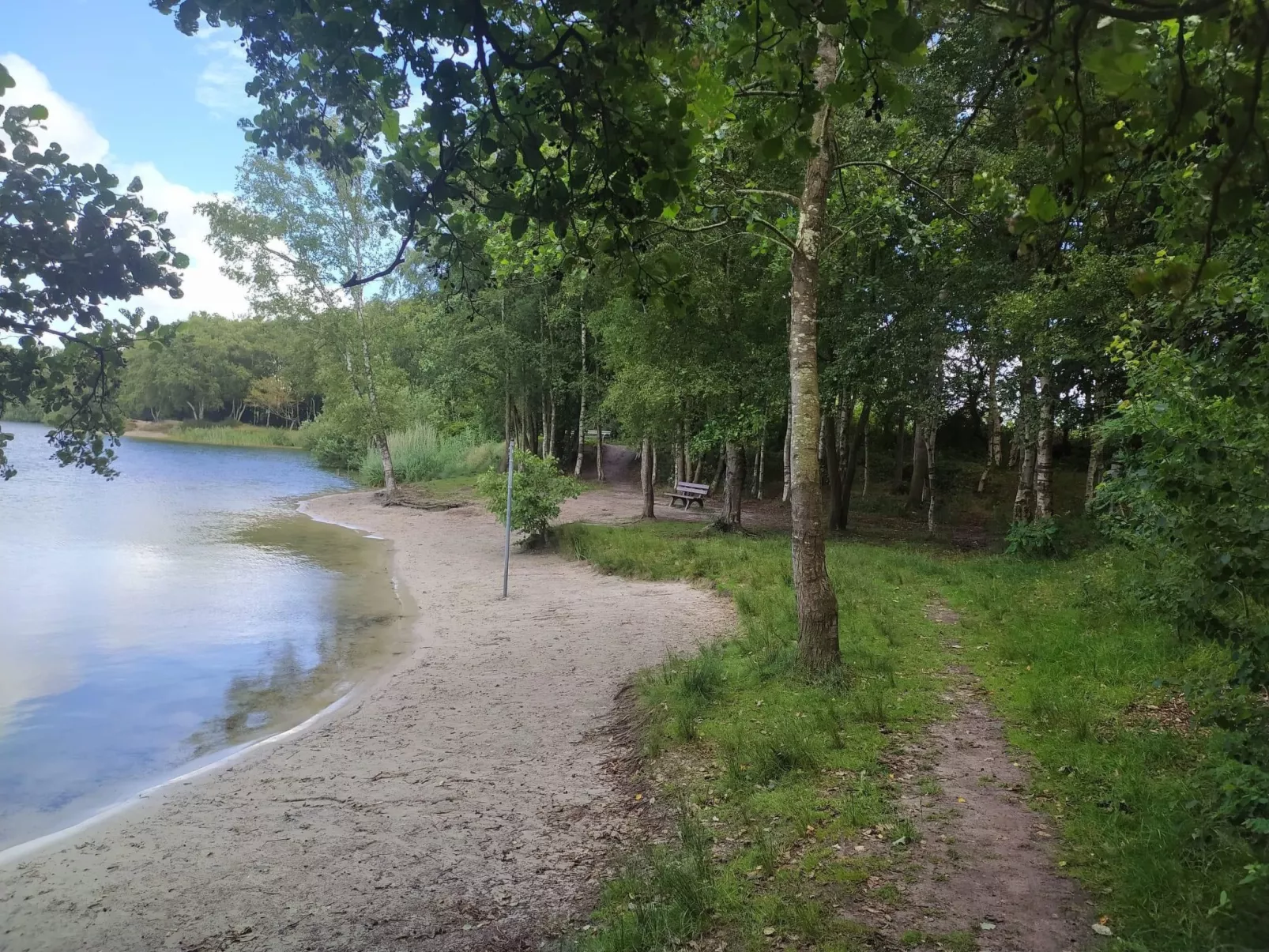Geräumige Ferienwohnung mit Garten und Grill-Outside