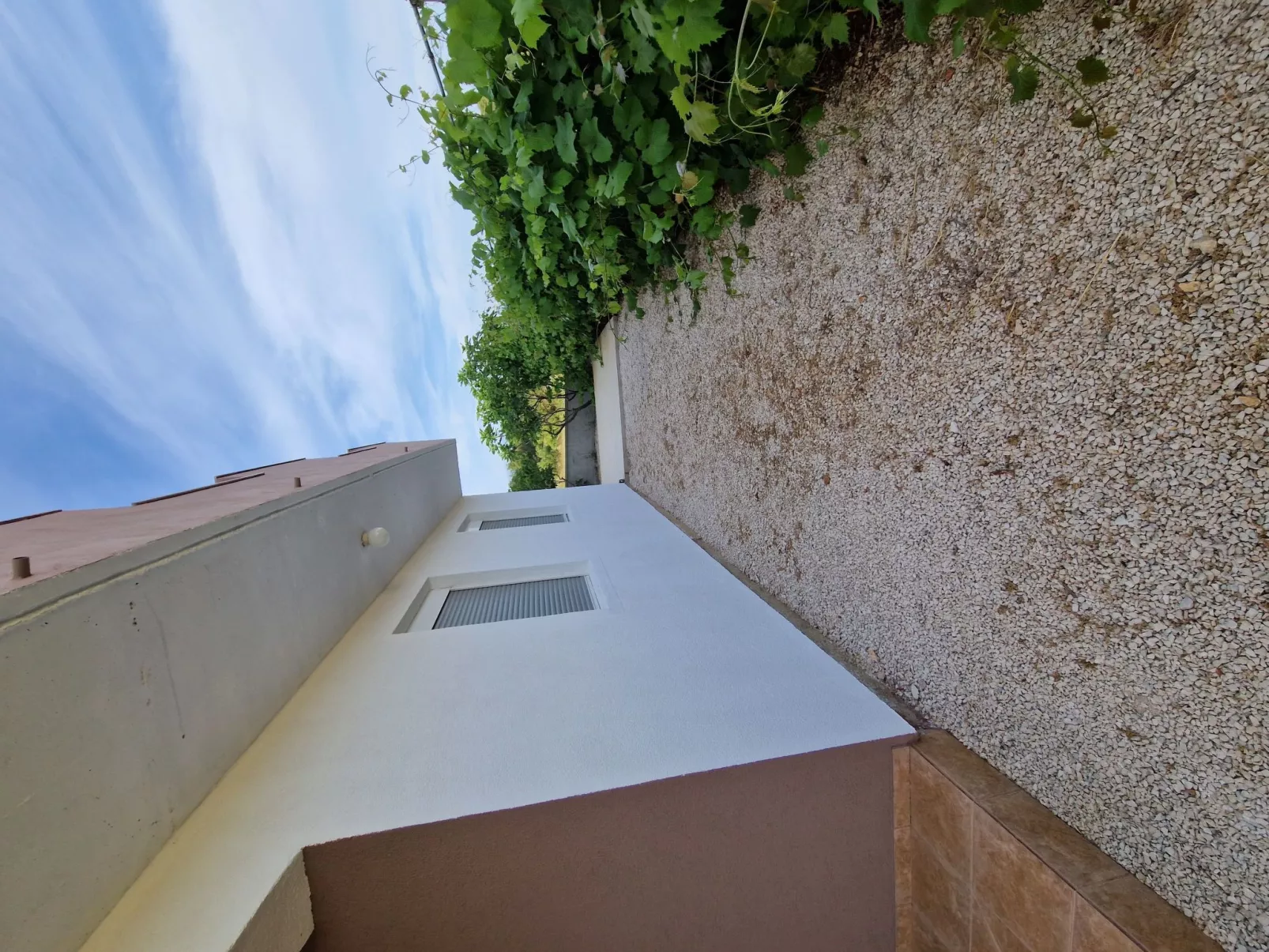 Ema erste Etage mit offener Terrasse-Outside