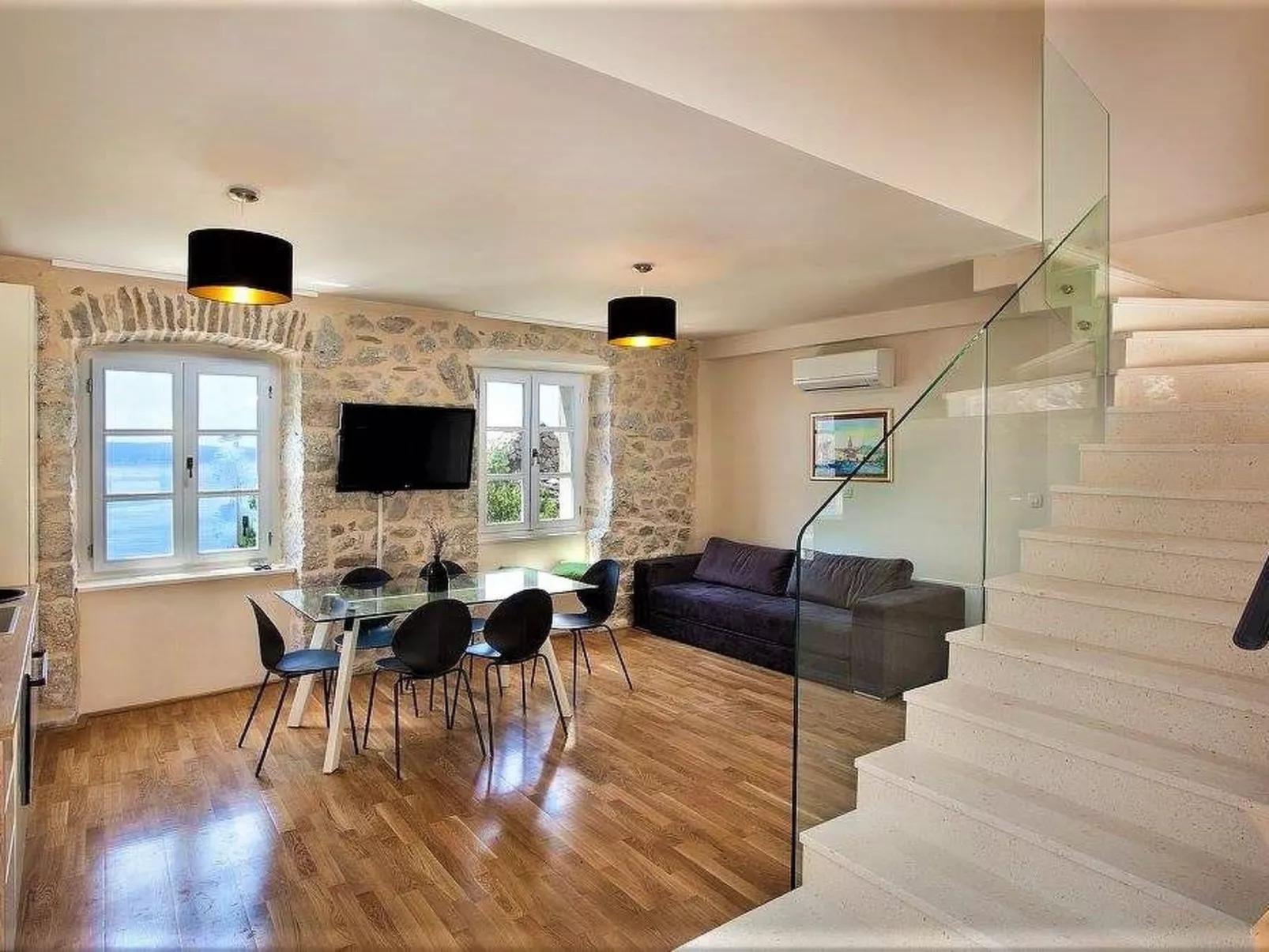 Wunderschöne Steinvilla mit tollem Ausblick-Dedans