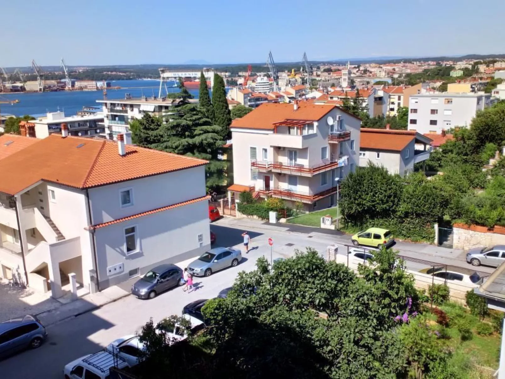 "Dunja", Pula-Dehors