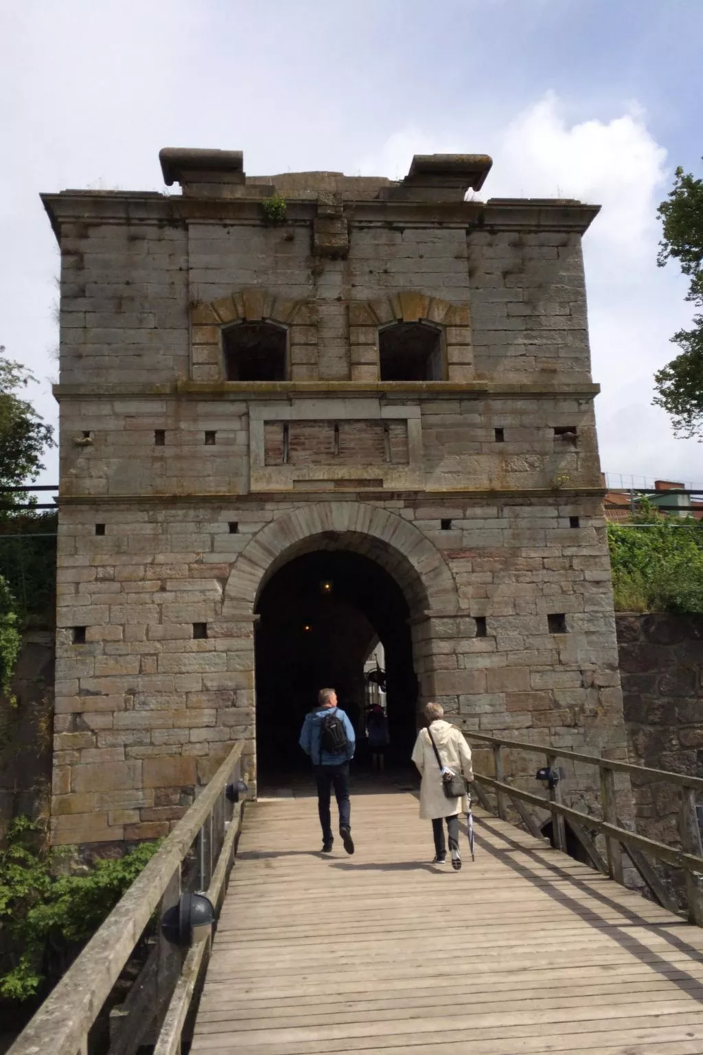 Holzhaus mit Terrasse, direkt an einer Bucht-Dehors