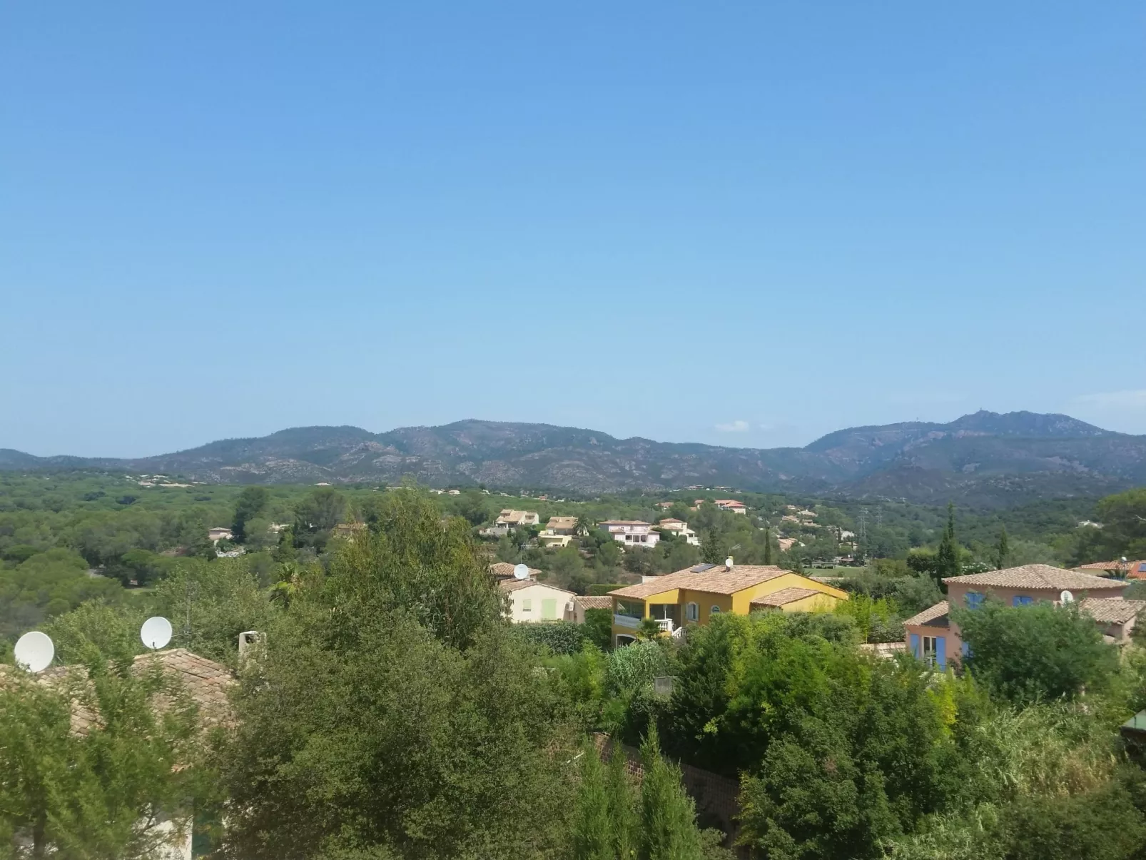 Die Sonne der Côte d'Azur-Draußen