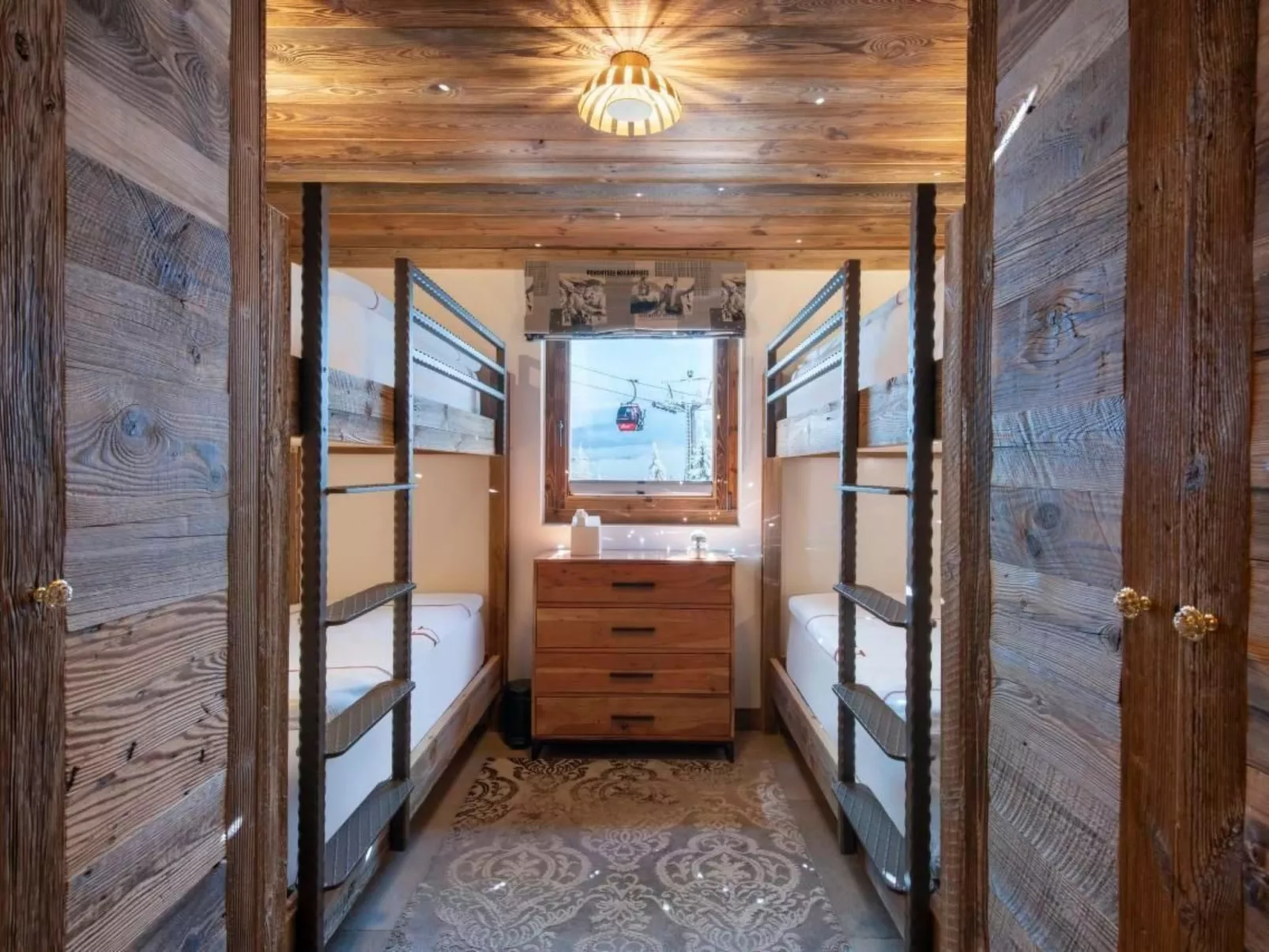 Chalet V mit Lift und Pool-Inside