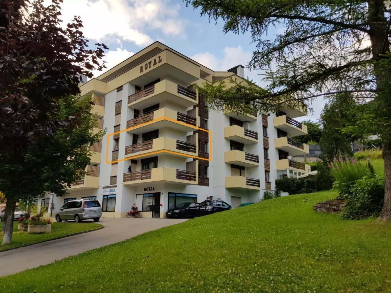 Mit Bergblick-Outside