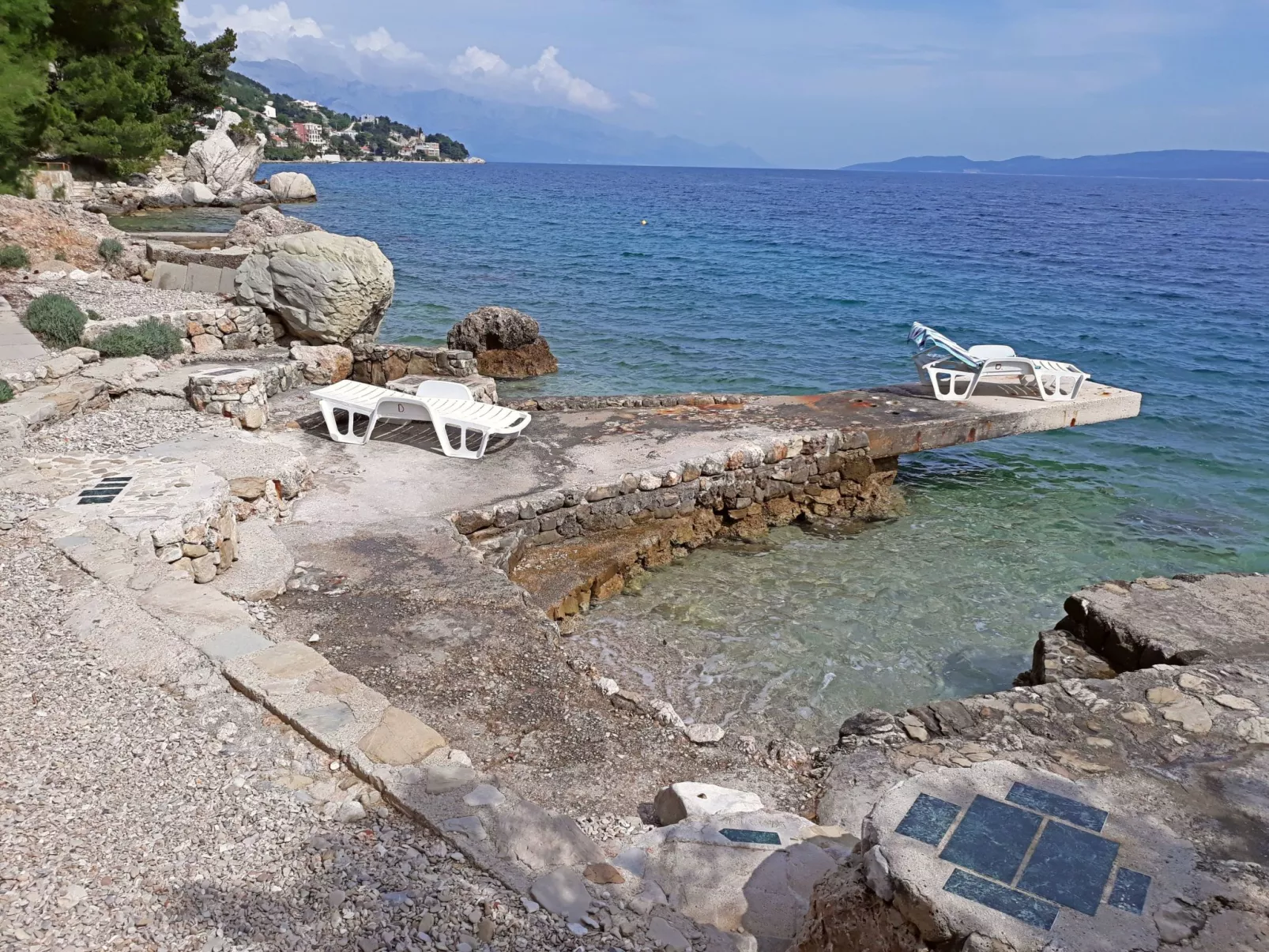 Haus am Wasser mit Blick aufs Wasser-Draußen