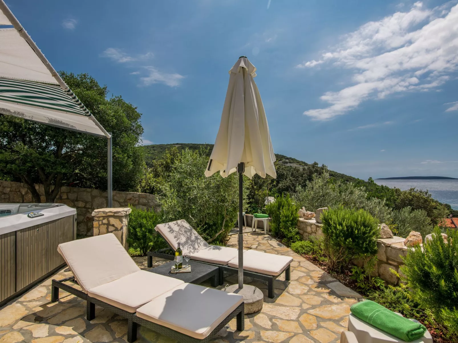 Exklusive und stilvolle Meerblick-Inselvilla-Outside