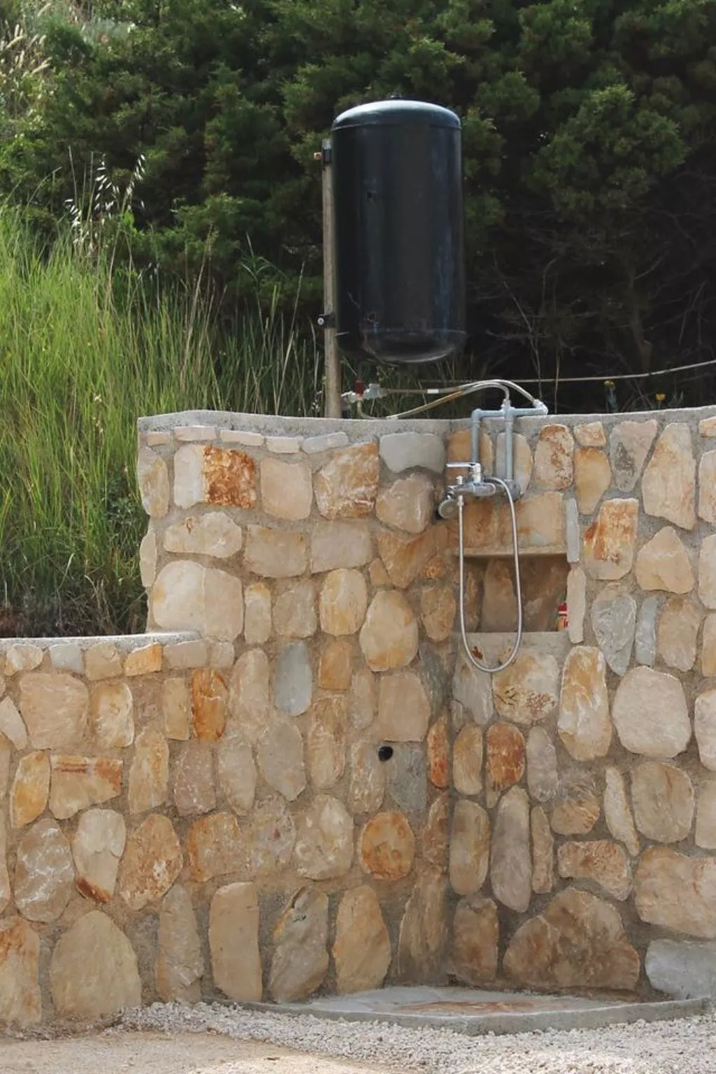 "Gubo2" mit Blick auf das Wasser-Draußen