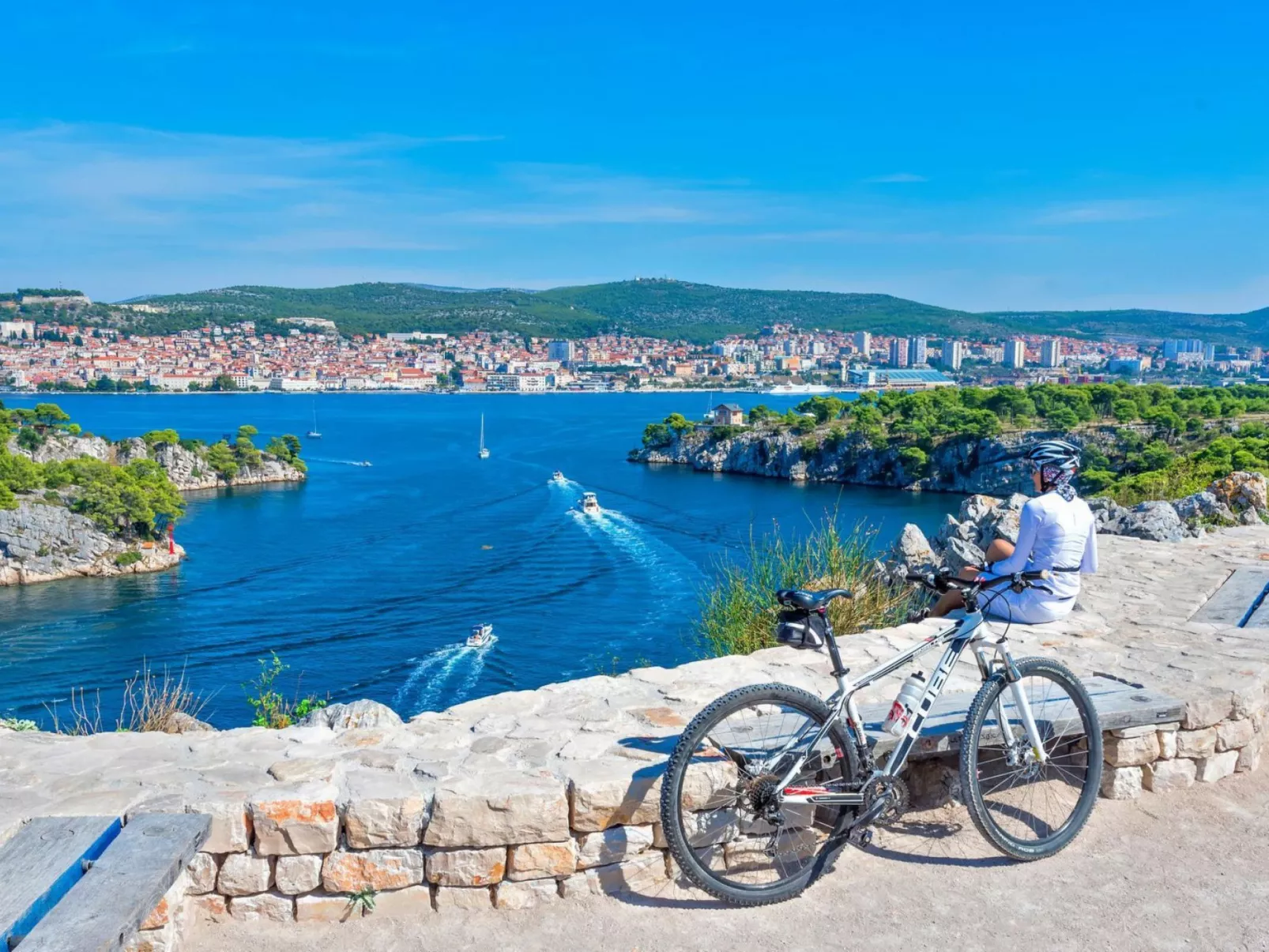 Appartement mit Balkon-Outside