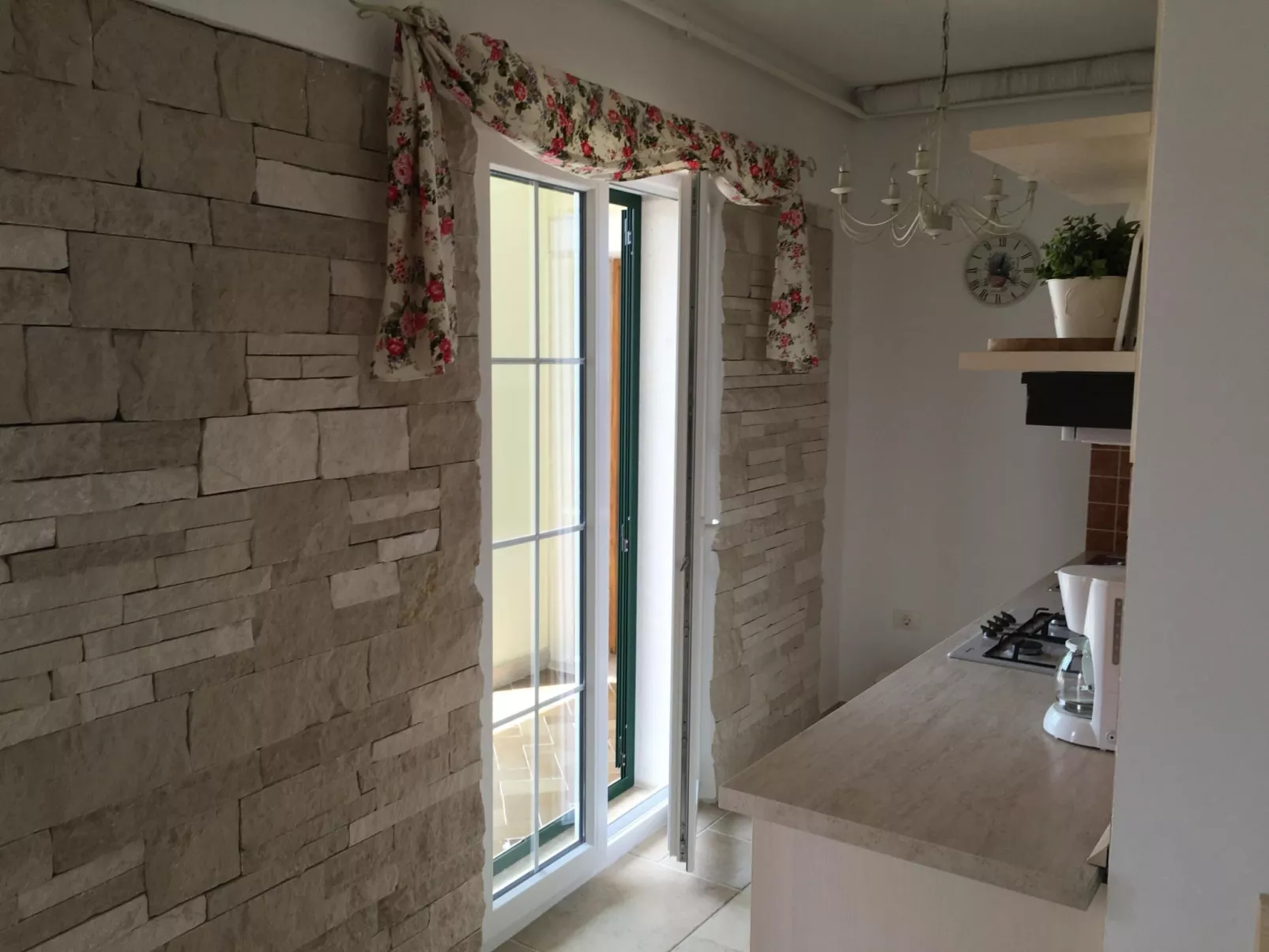 Appartement in Stoja mit Möbliertem Balkon-Dedans