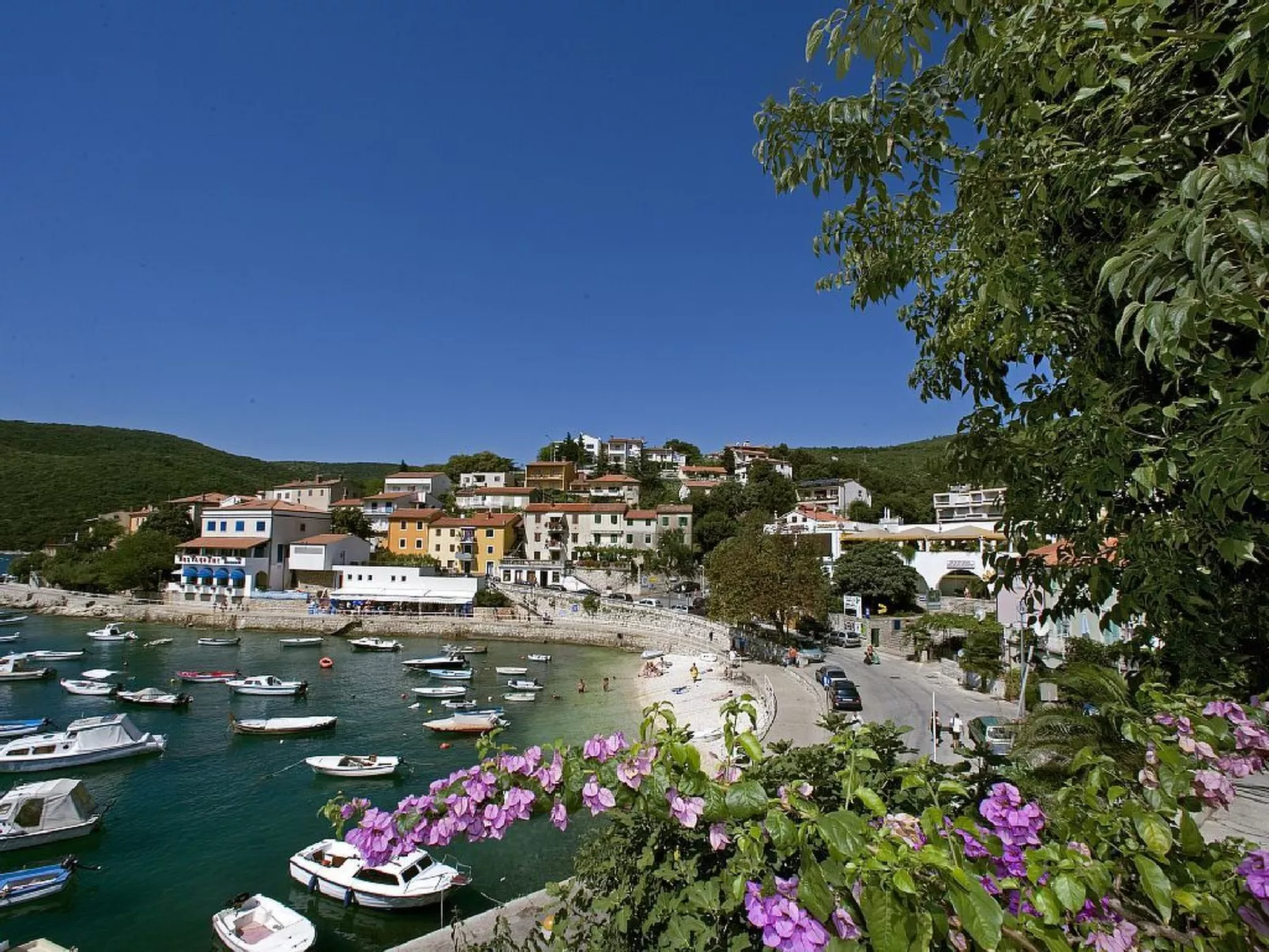Vollständig freistehendes Haus mit schönem Garten-Dehors
