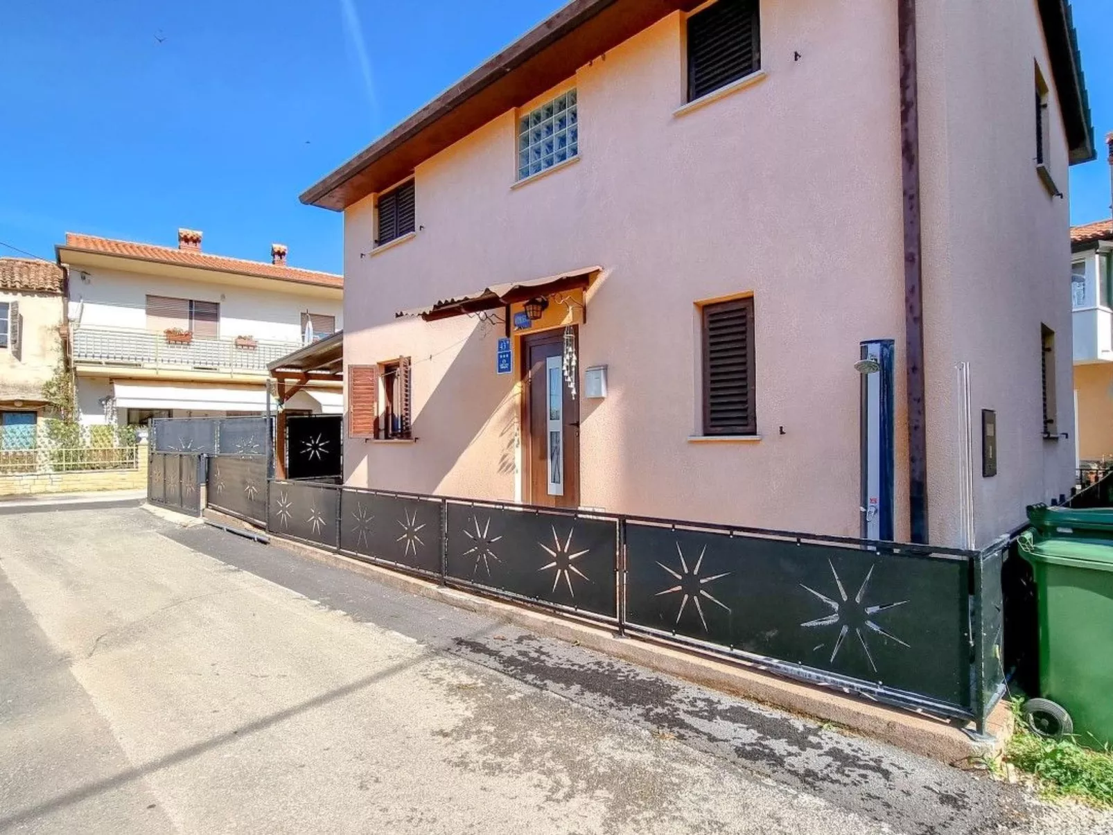 "Ivan" direkt am Strand-Outside