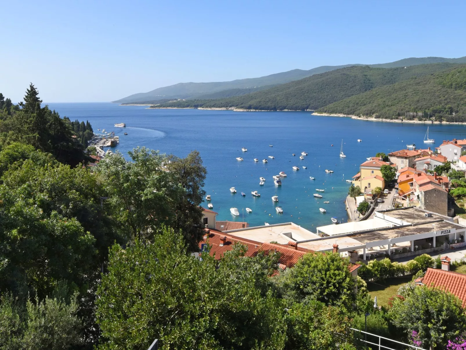 'Villa Ivisa' mit eigenem Pool-Outside