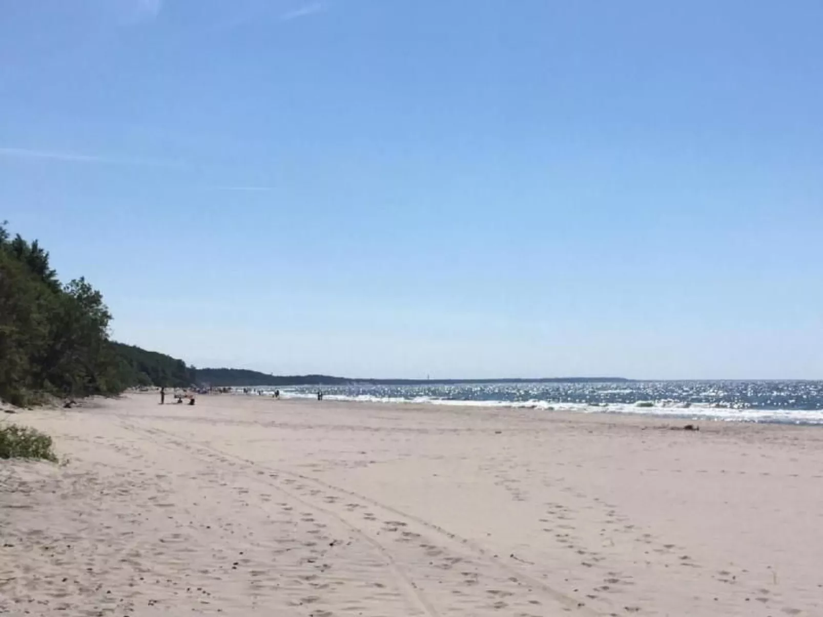 "Apartment 18B" mit Schwimmbad-Draußen