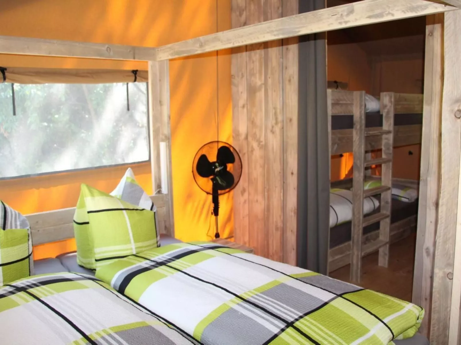 Gemütliches Safarizelt mit Grill und Garten-Inside