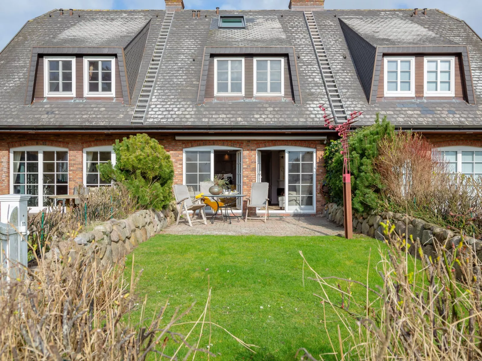 Wünderschöner Hausteil mit Garten-Outside