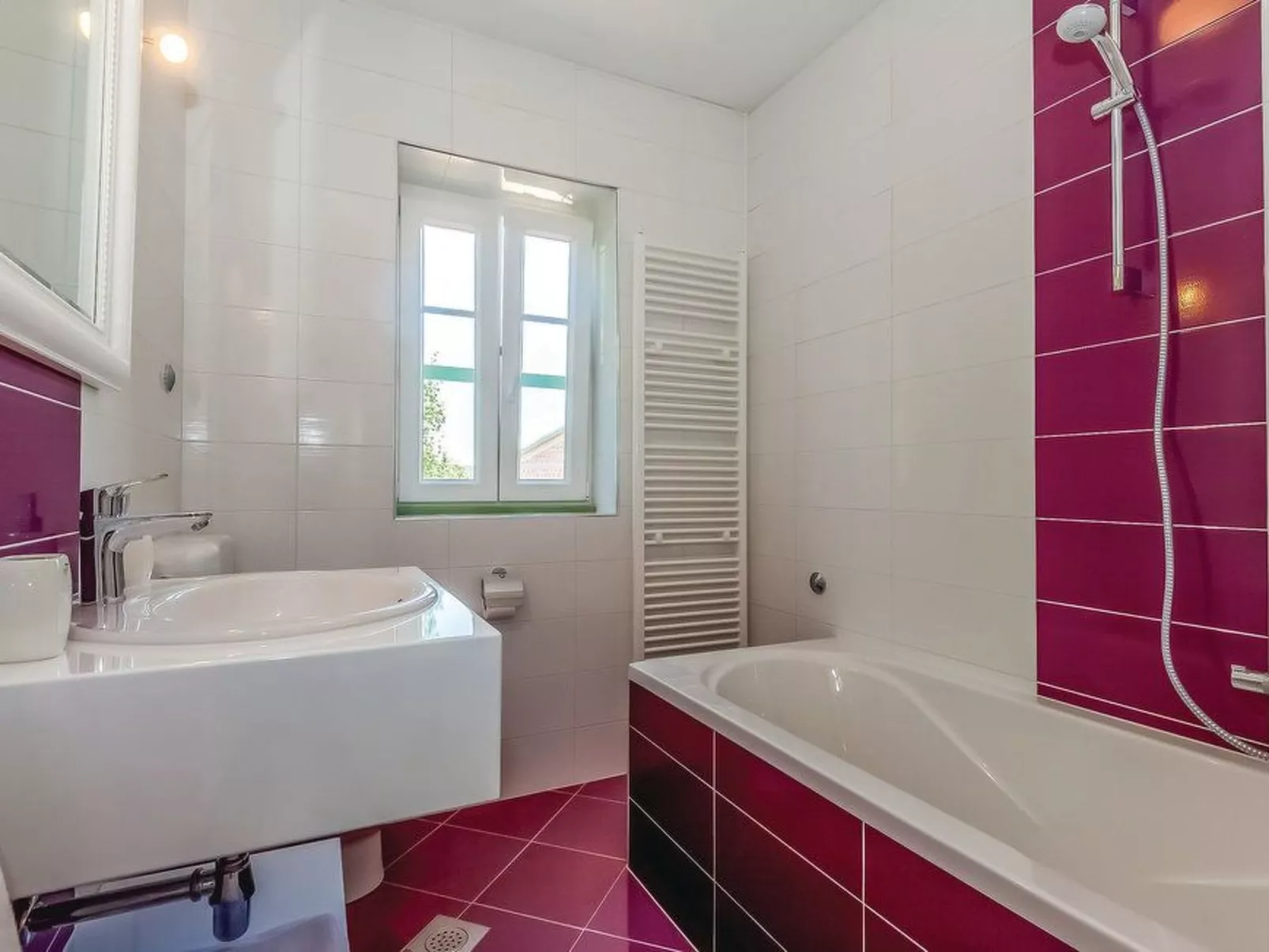 Geräumige, topmoderne Ferienvilla mit eigenem Pool-Image-tags.info