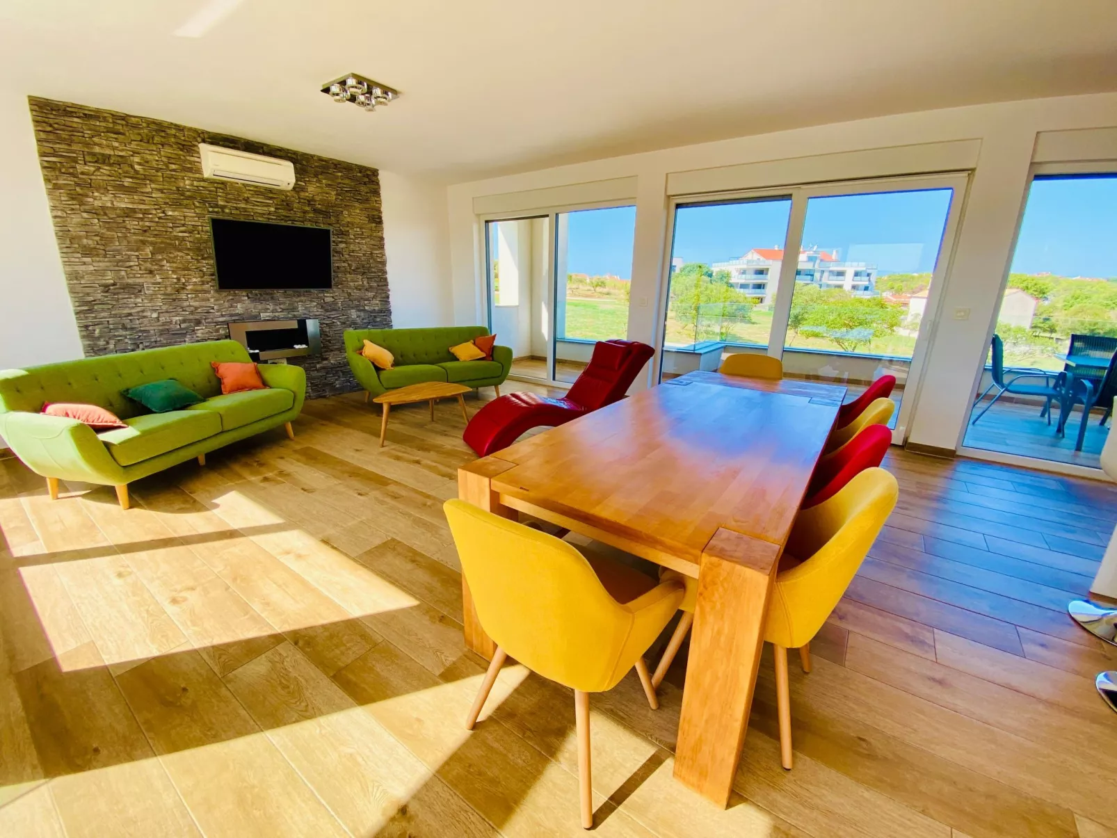 Leon's Holiday Homes-Dedans