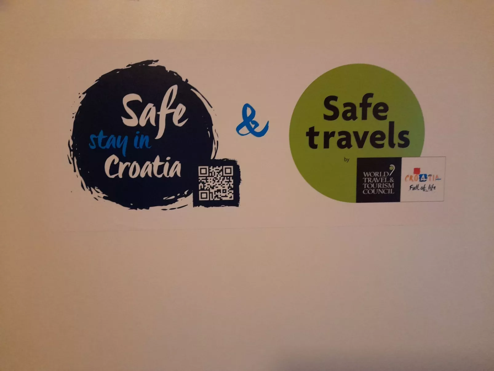 Mit Blick auf das Wasser-Dehors