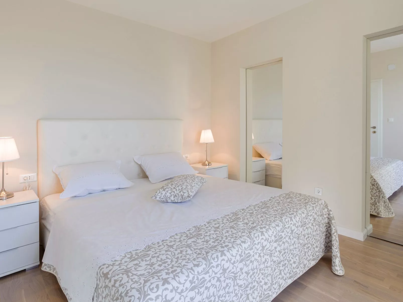 Luxuriöse Steinvilla mit privatem Swimmingpool und herrlichem Meerblick-Dedans