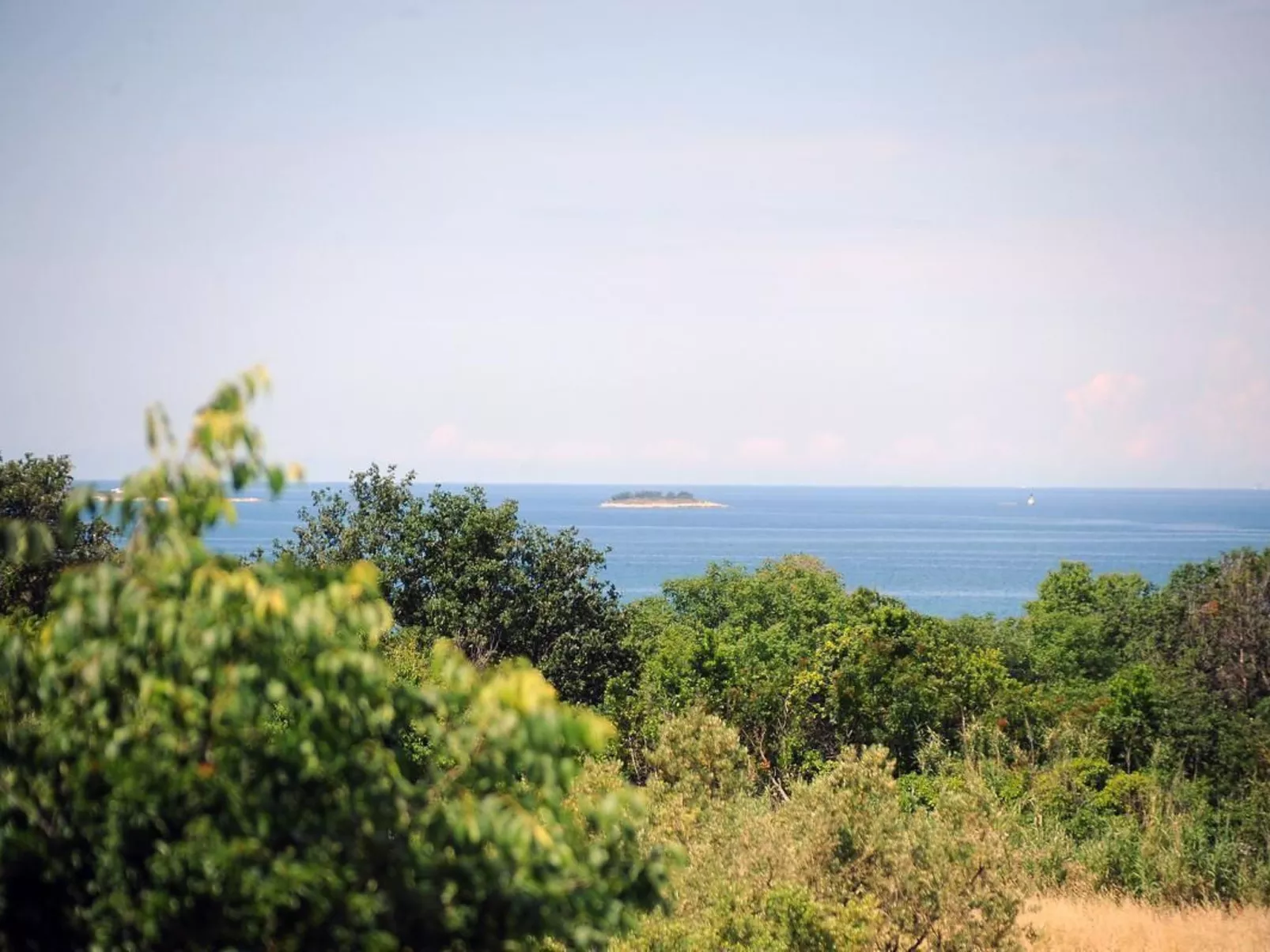 Ruhiges Ferienhaus mit Balkon und Garten-Outside