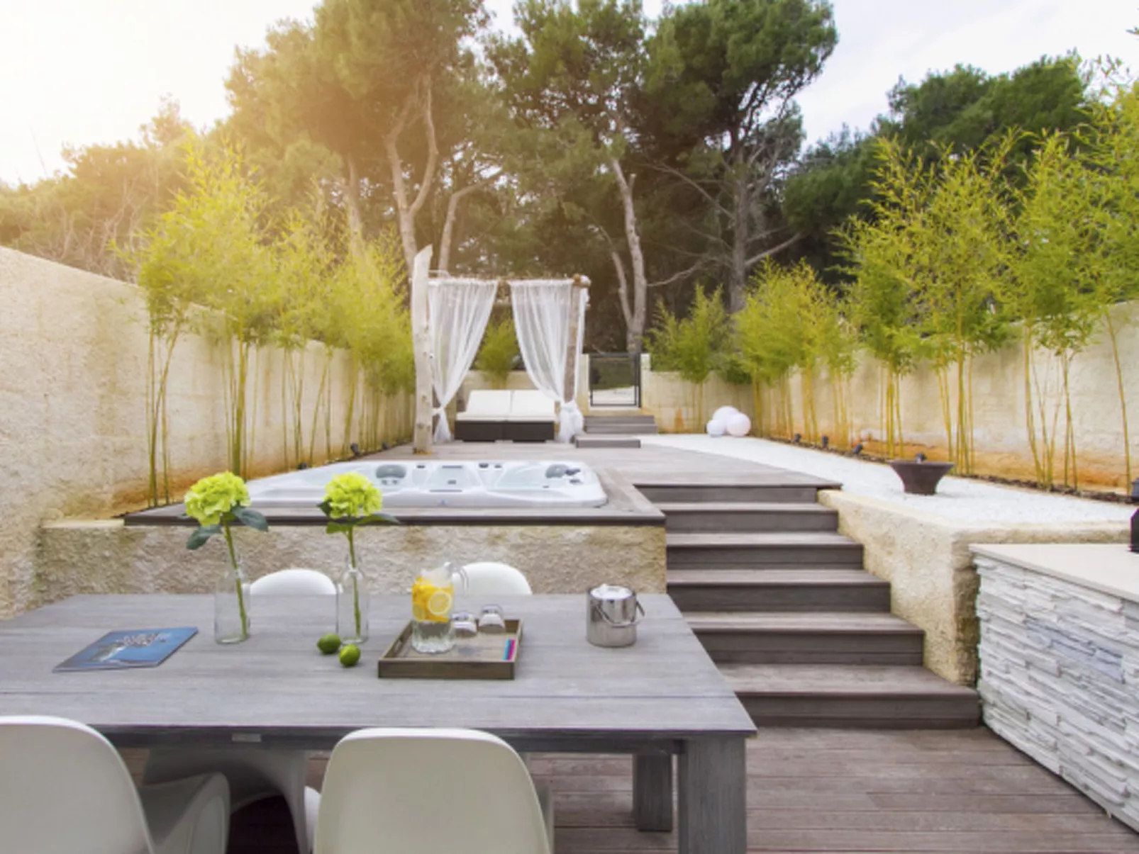 Stylisches Haus mit Dachterrasse, Bar und Hot Tub-Draußen
