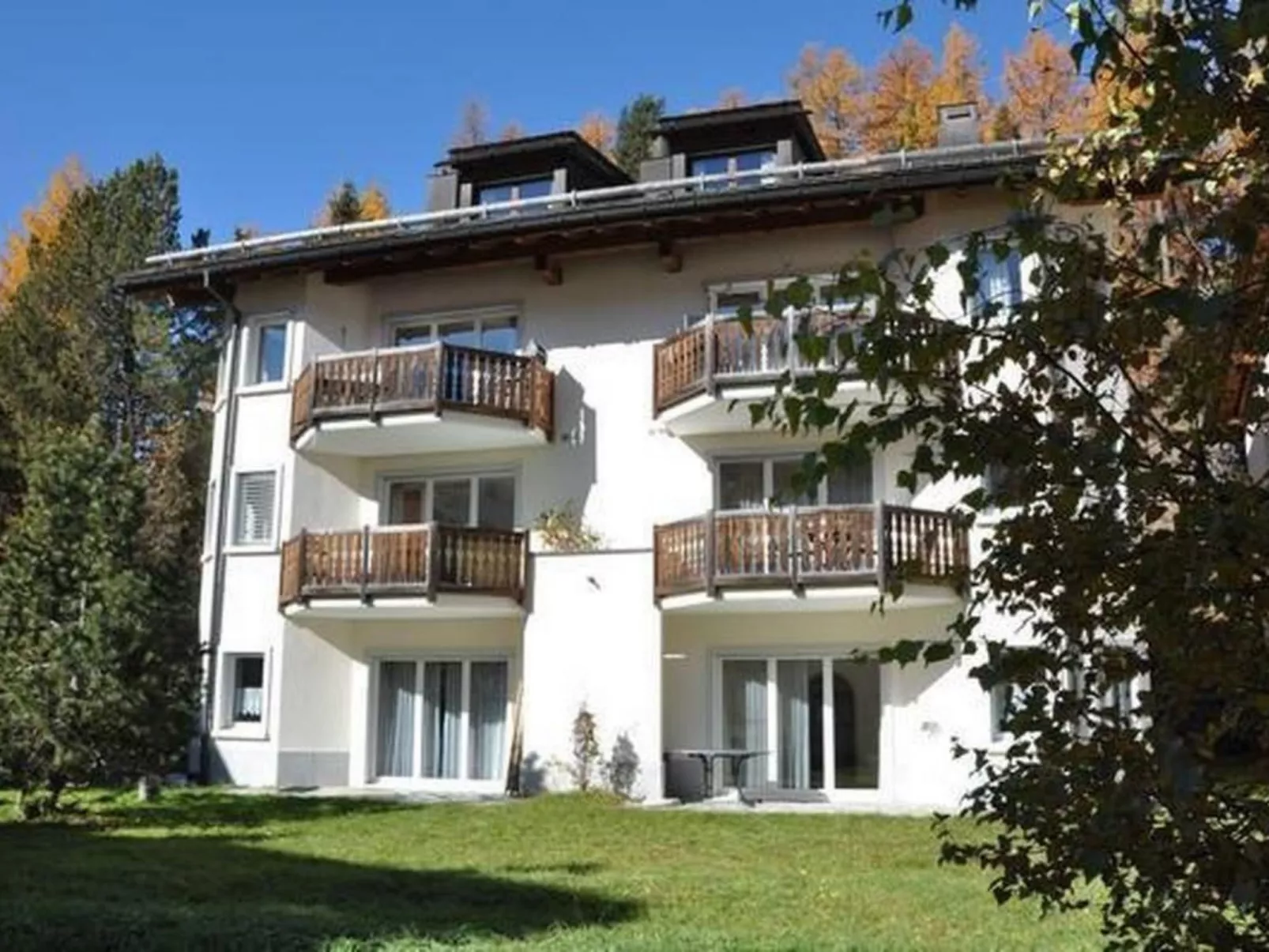 Chesa Semnadur H2 - Draußen