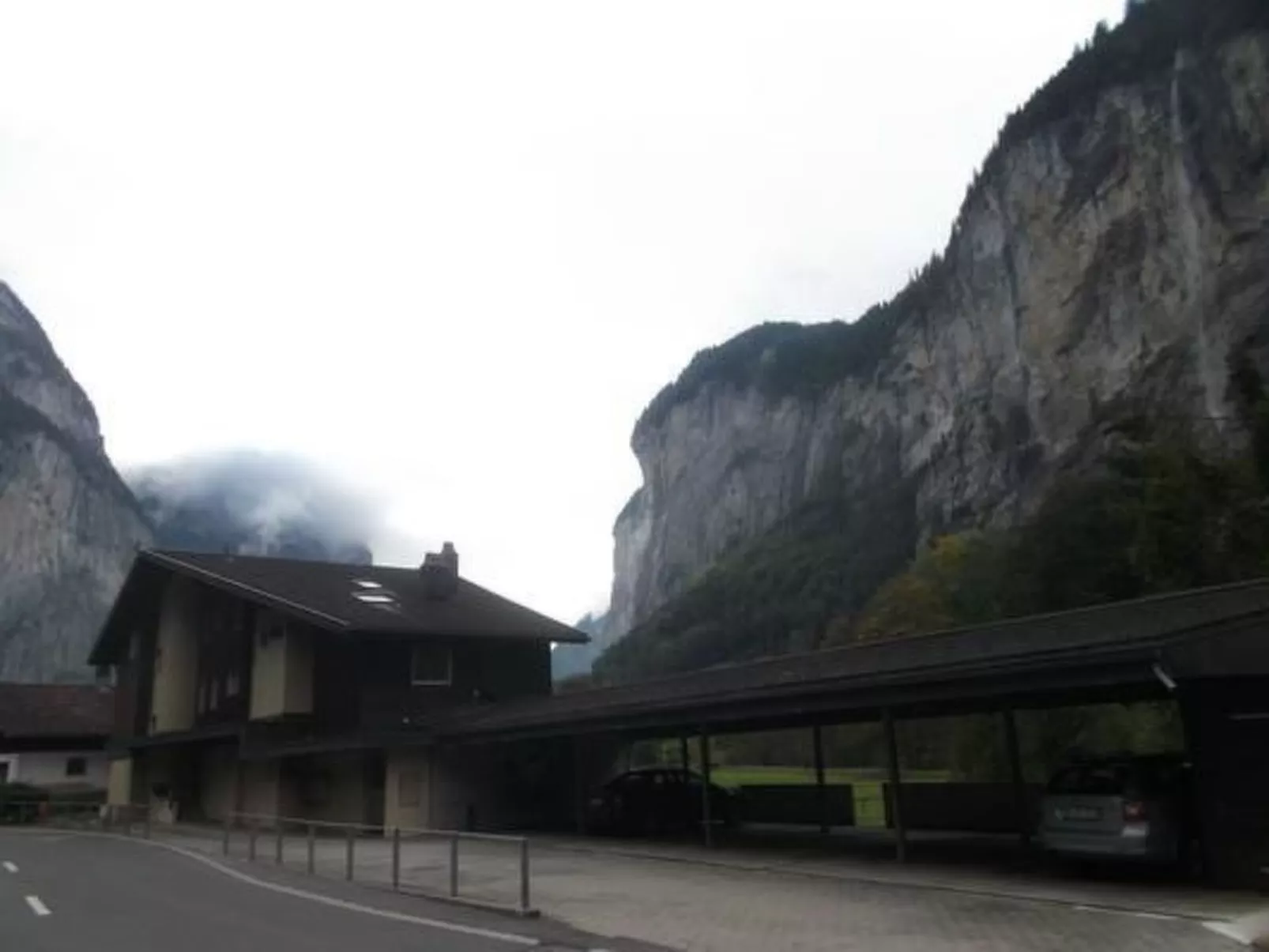 Gegenüber den Staubbach Wasserfällen-Outside