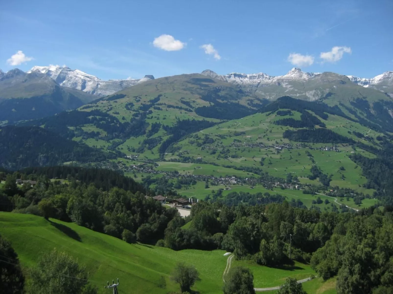 Aparthaus Surselva, direkt an der Skipiste-Dehors