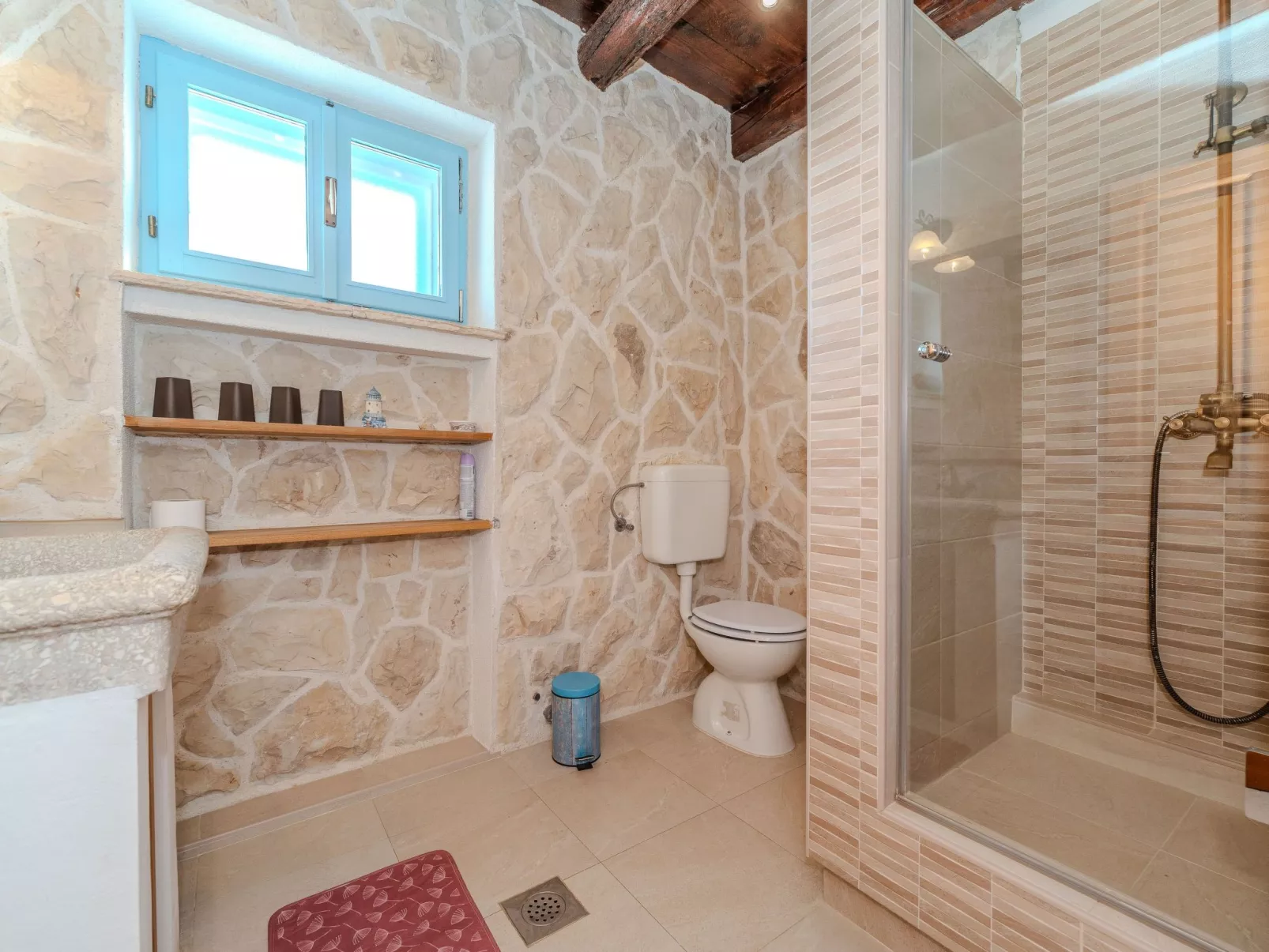 Heritage Stone House -T.A Leut Agency-Drinnen