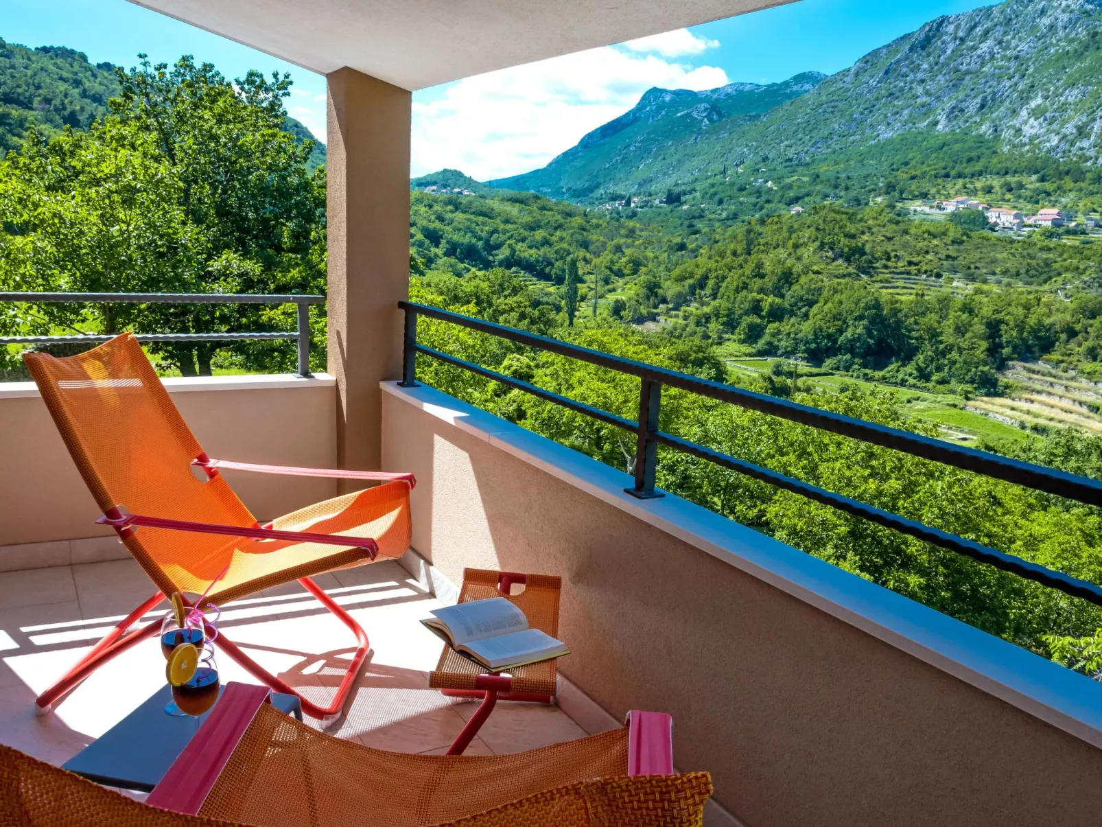 Villa Mosor mit beheiztem Salzwasserpool und Sauna-Draußen