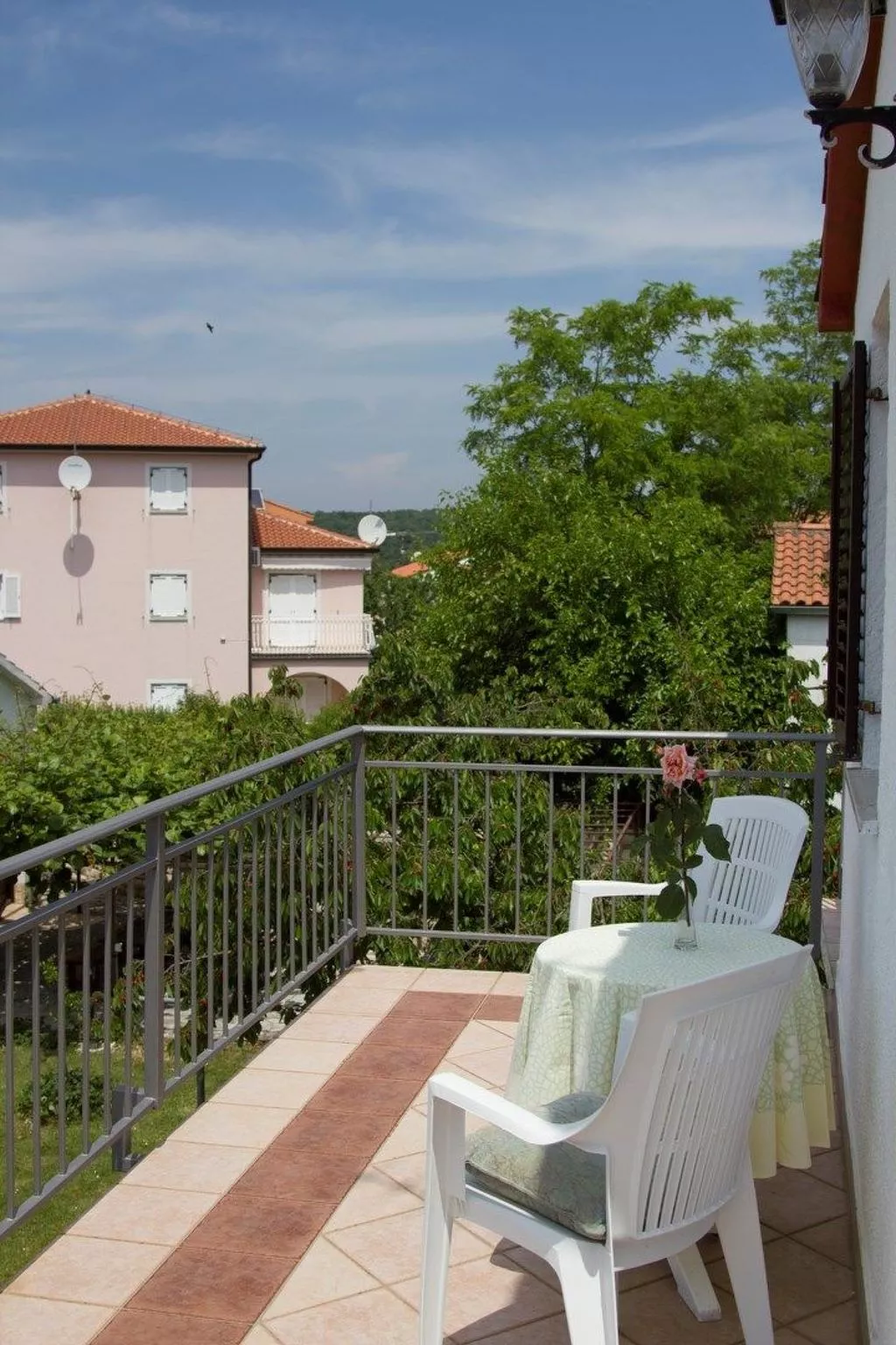 Kleine Wohnung mit schönem Balkon - Draußen