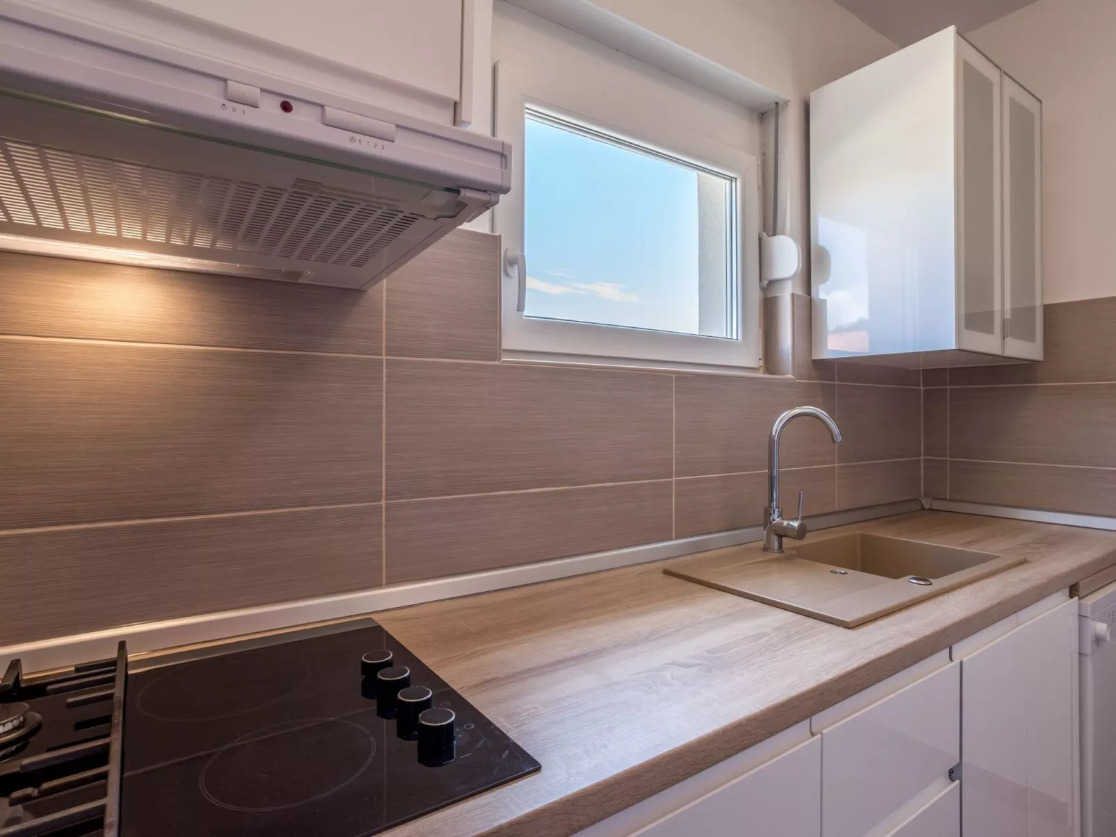 Tihana mit mediterranem Garten-Inside