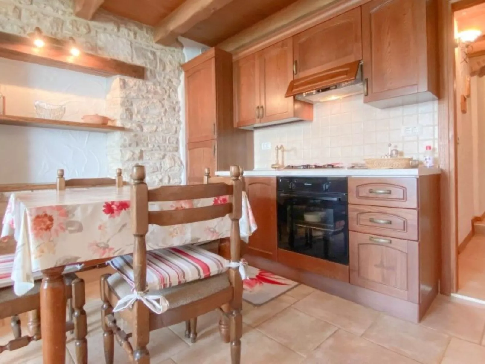 Für 4 Personen ca. 30 m&sup2; in Novigrad, Adriaküste Kroatien (Westküste von I-Drinnen