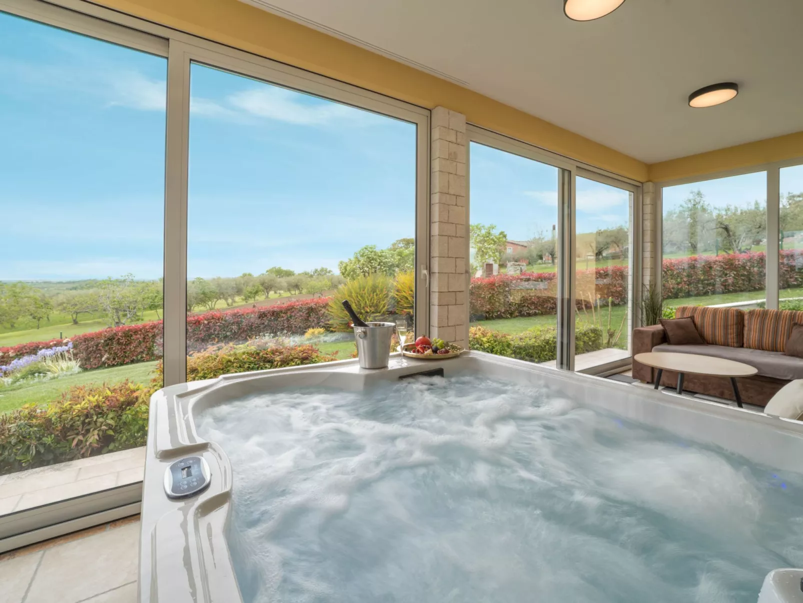 GioEin privater Bereich für 16 Personen, Pool und Sport-Inside