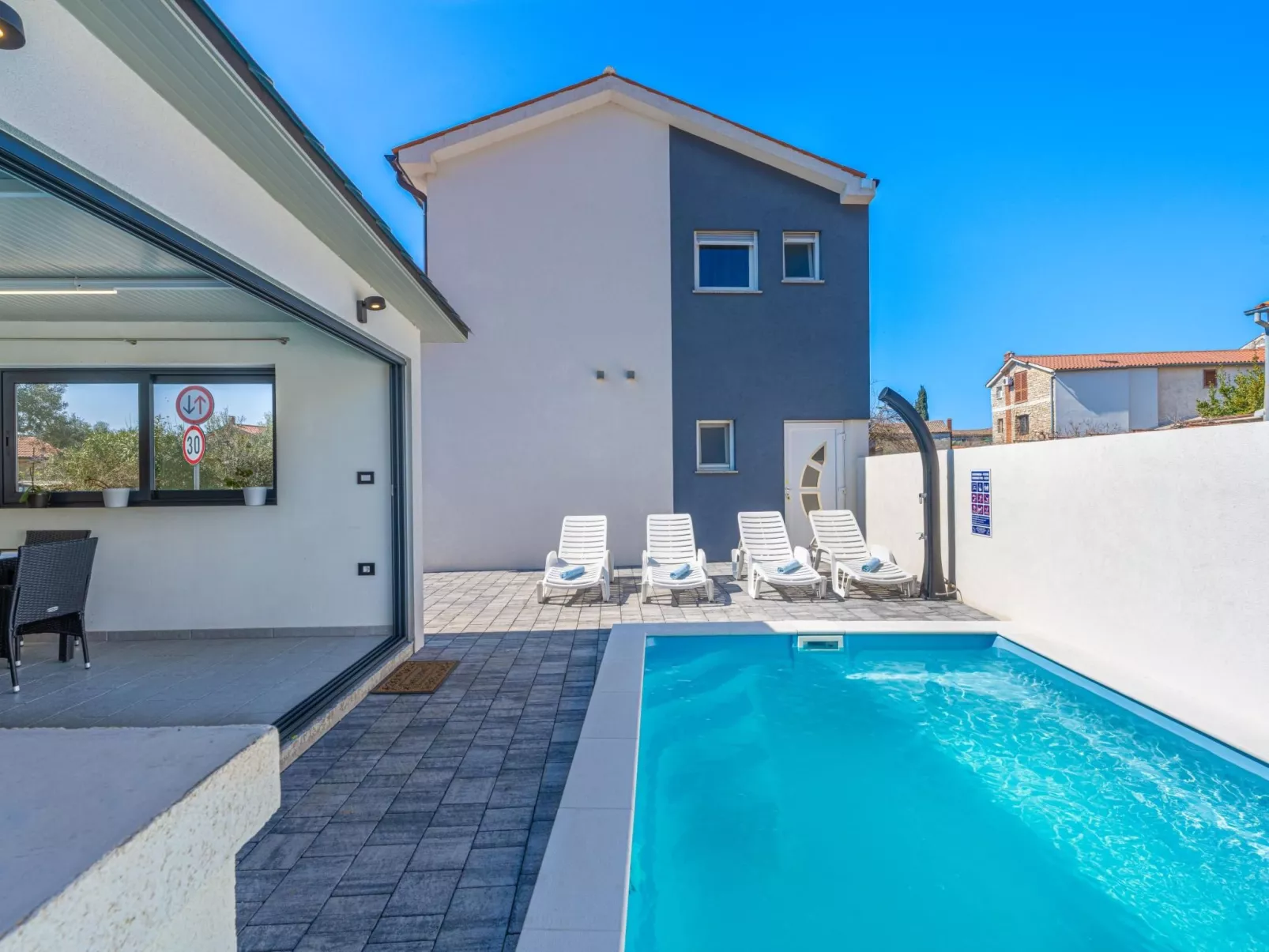 Casa de Rulo-Outside