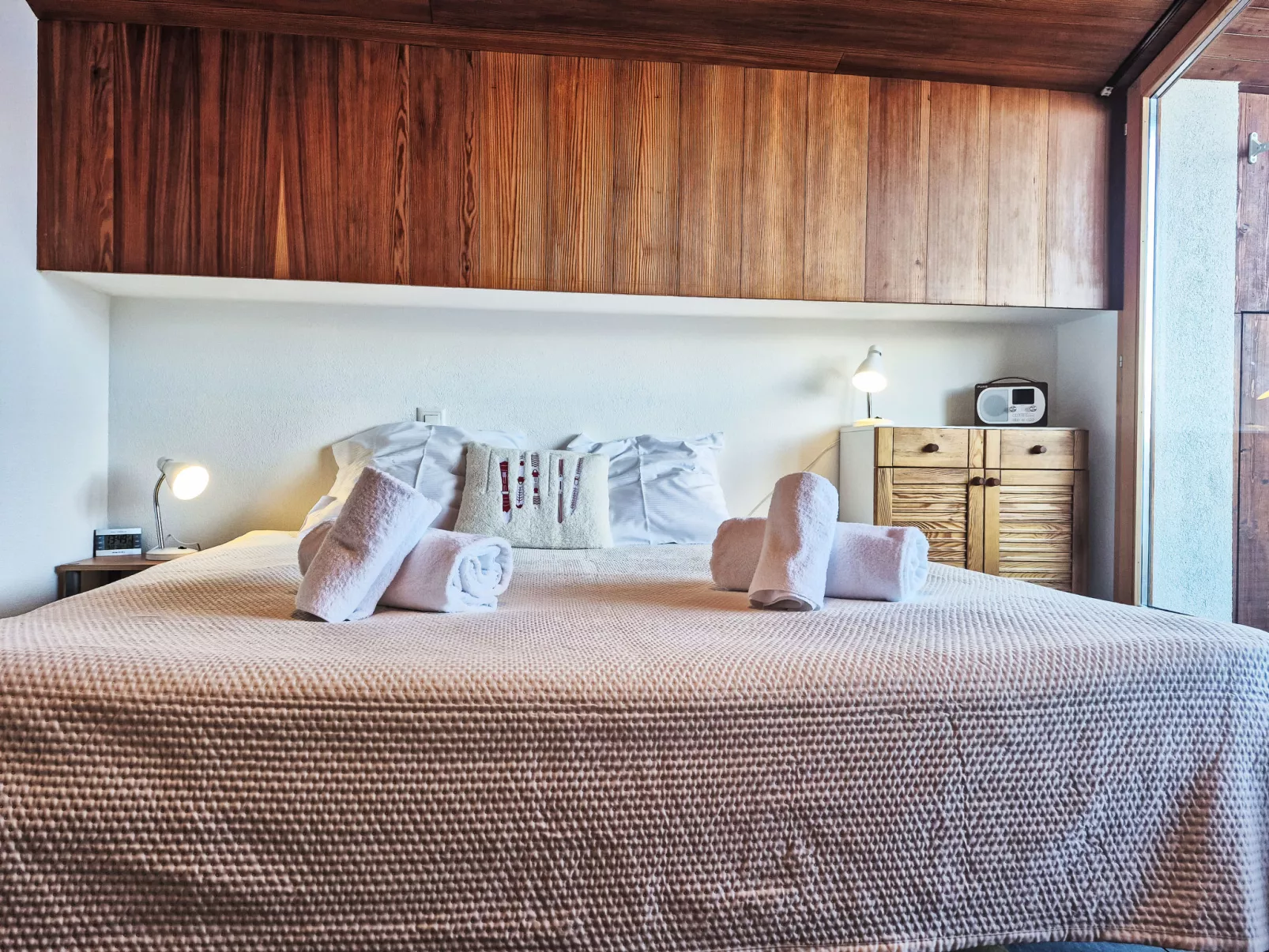 Les Genets 167D-Inside