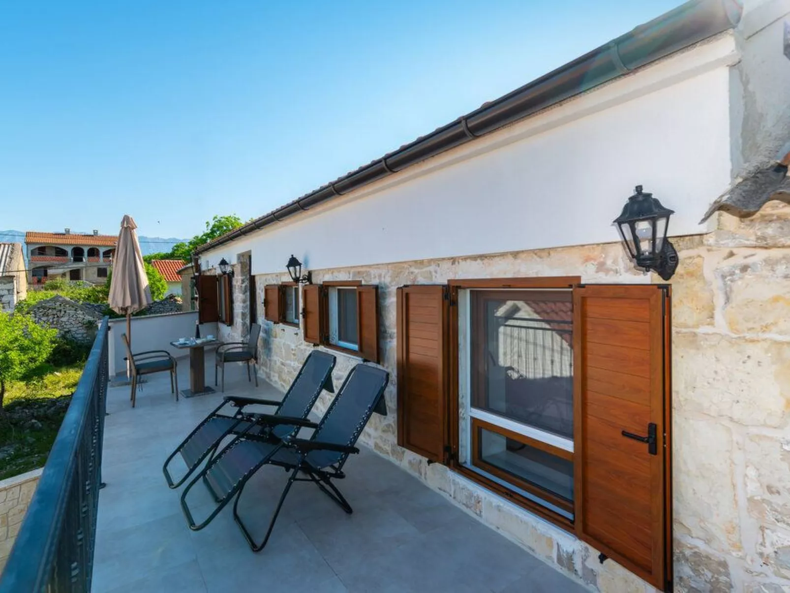 Mit Jacuzzi-TA Leut Agency-Outside